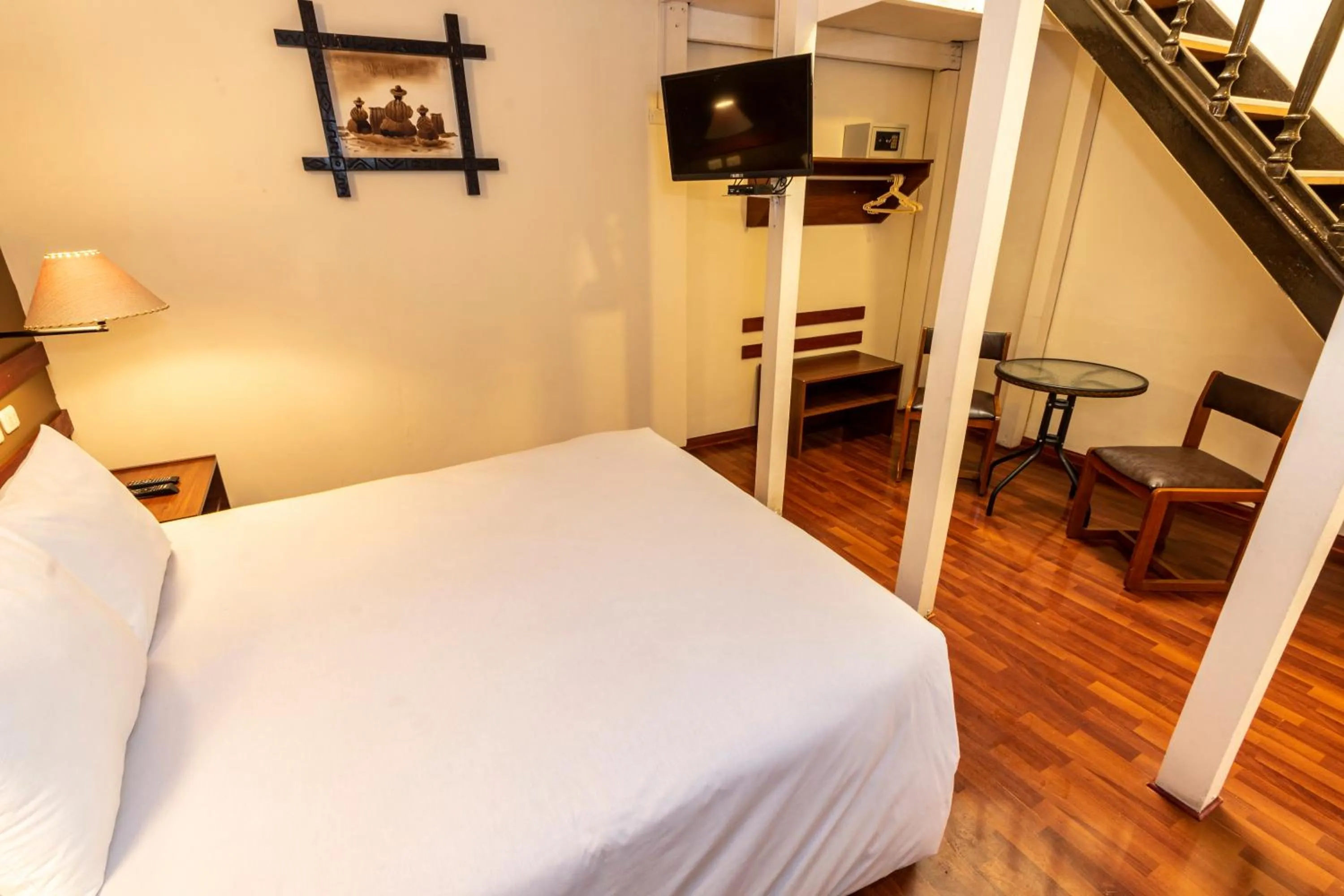 Bed, TV/Entertainment Center in La Casona de Rimacpampa