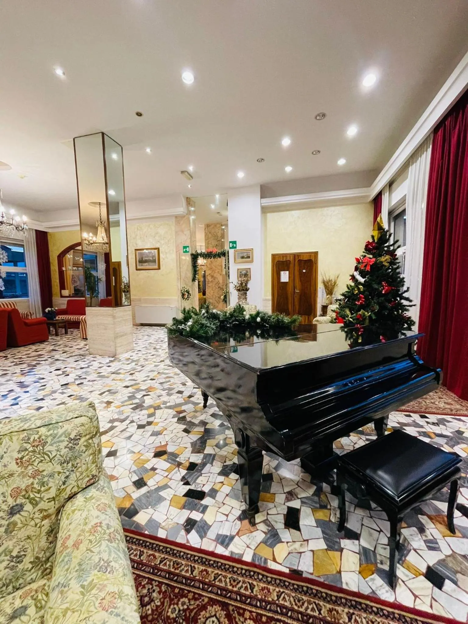 Communal lounge/ TV room in Hotel Cristallo - Chianciano Terme