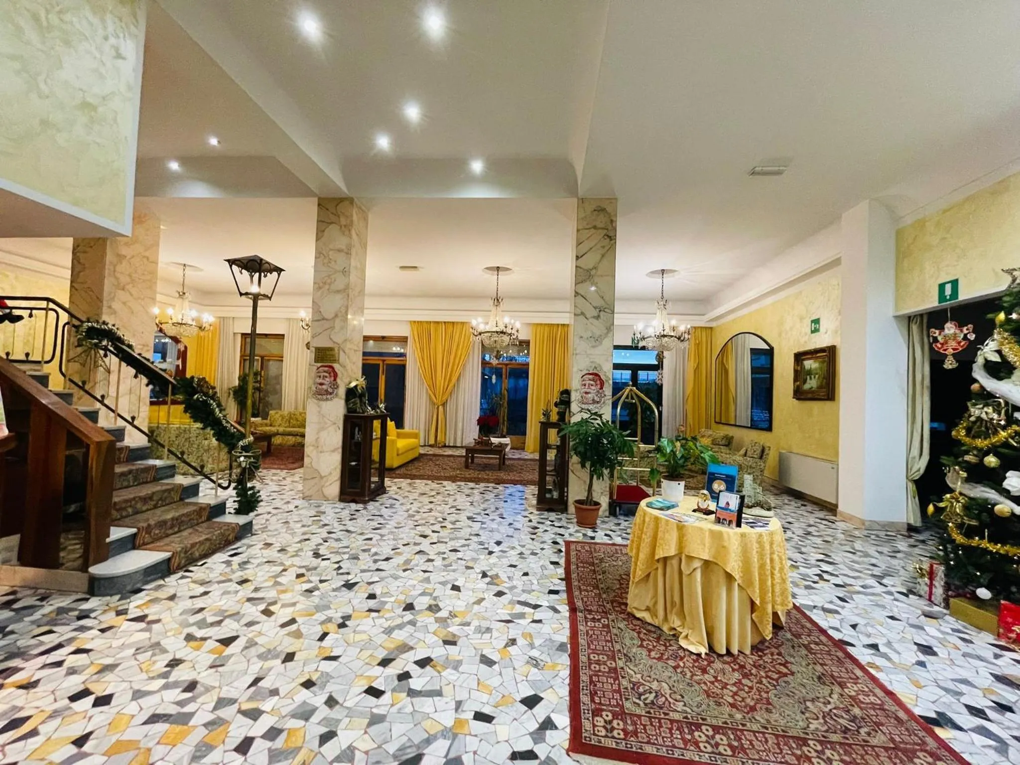 Lobby or reception in Hotel Cristallo - Chianciano Terme