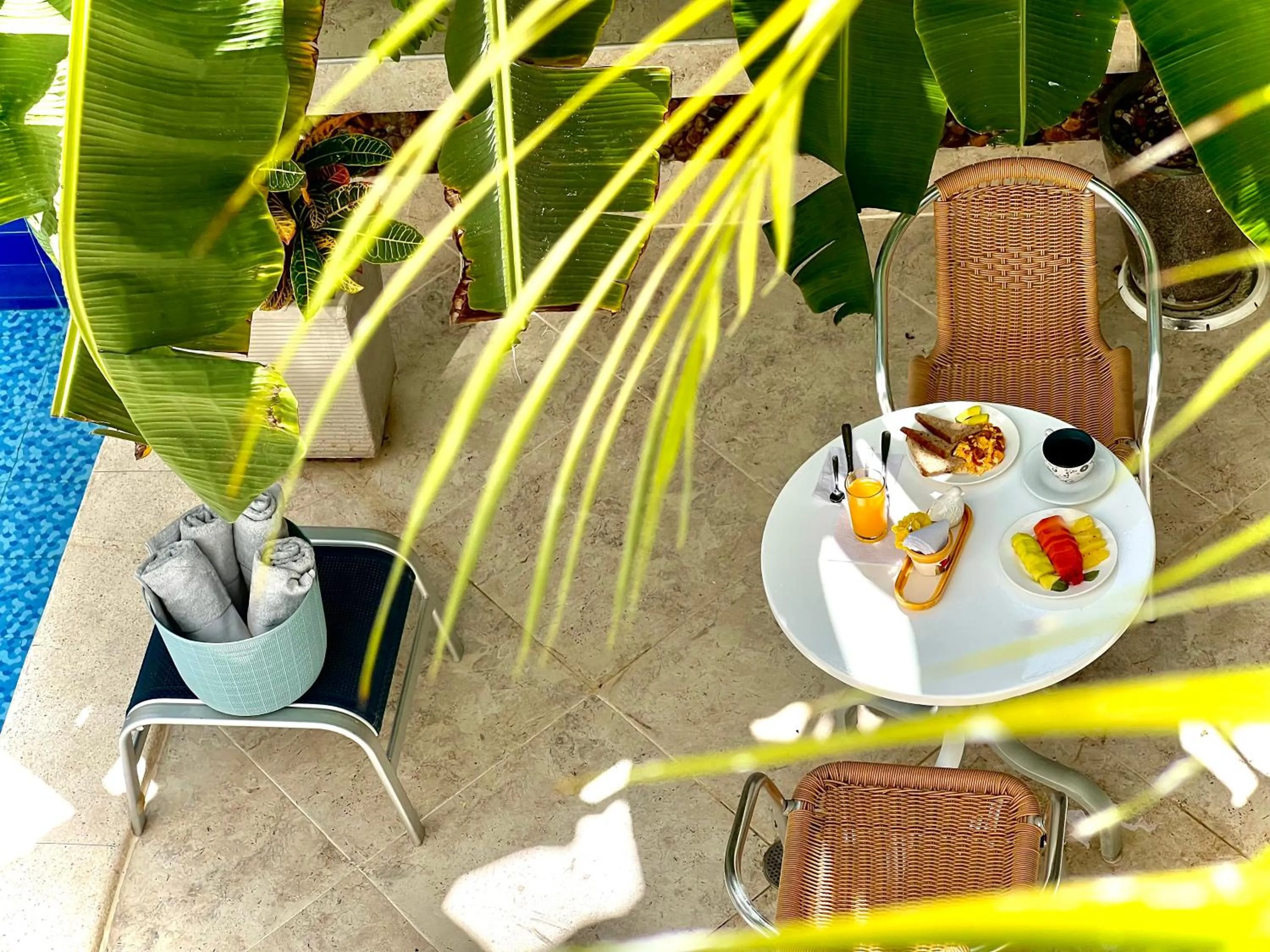 Food and drinks in Charme 64 Hotel Boutique