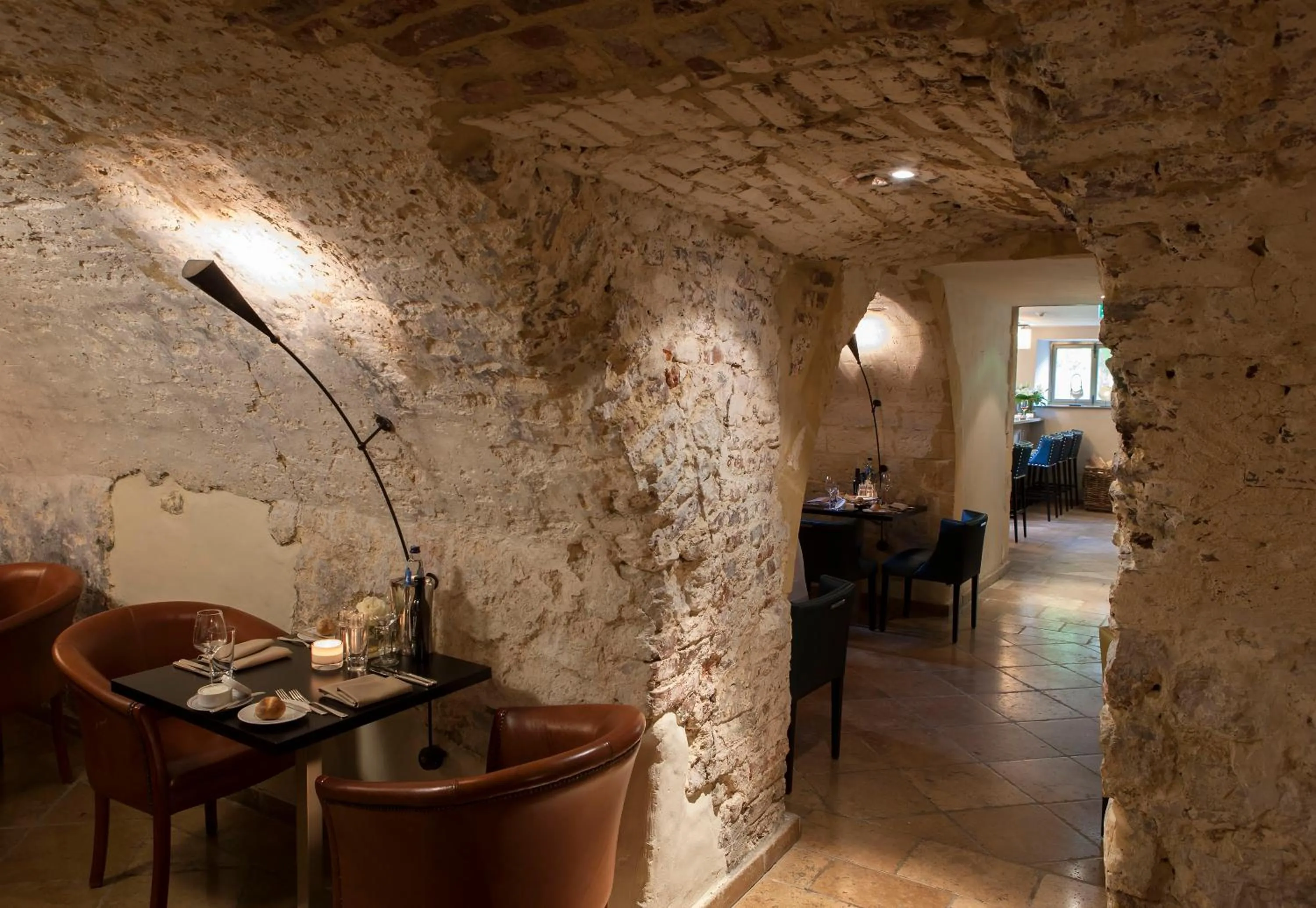 Restaurant/places to eat in Van der Valk Hotel Kasteel Terworm