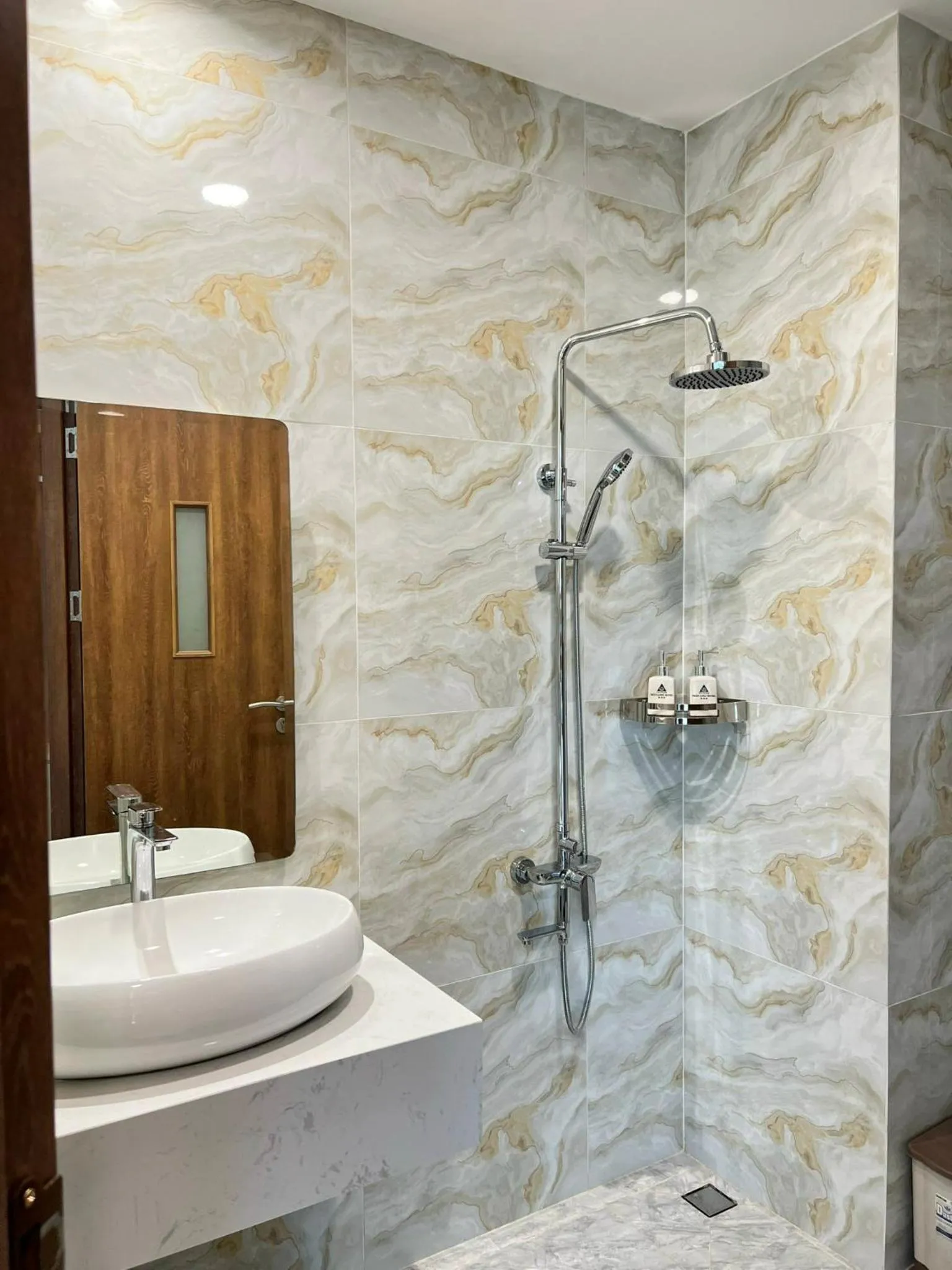 Bathroom in Tran Long Hotel Quan 12