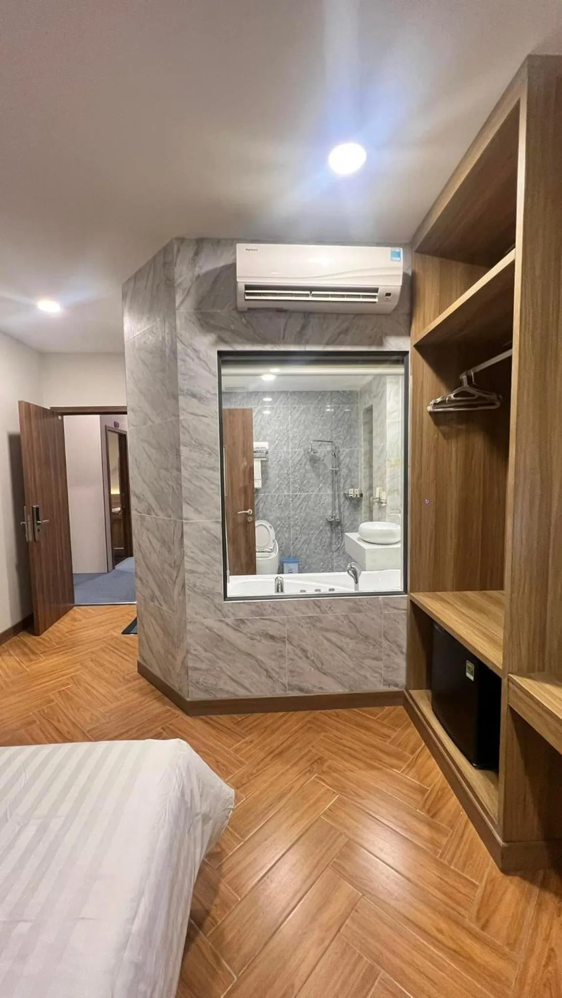 Shower, Bed in Tran Long Hotel Quan 12