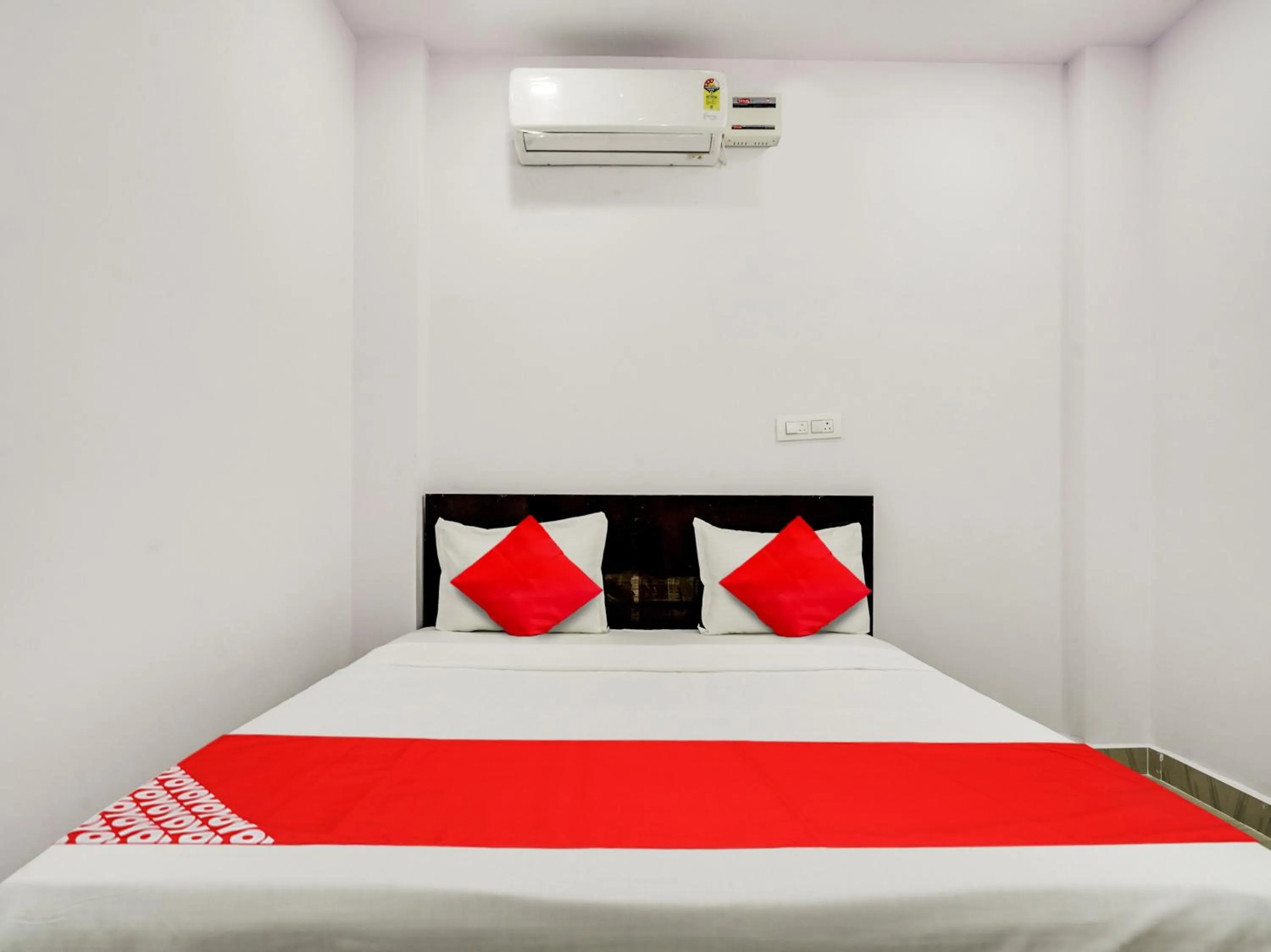 Bedroom, Bed in Hotel O Stay Happy