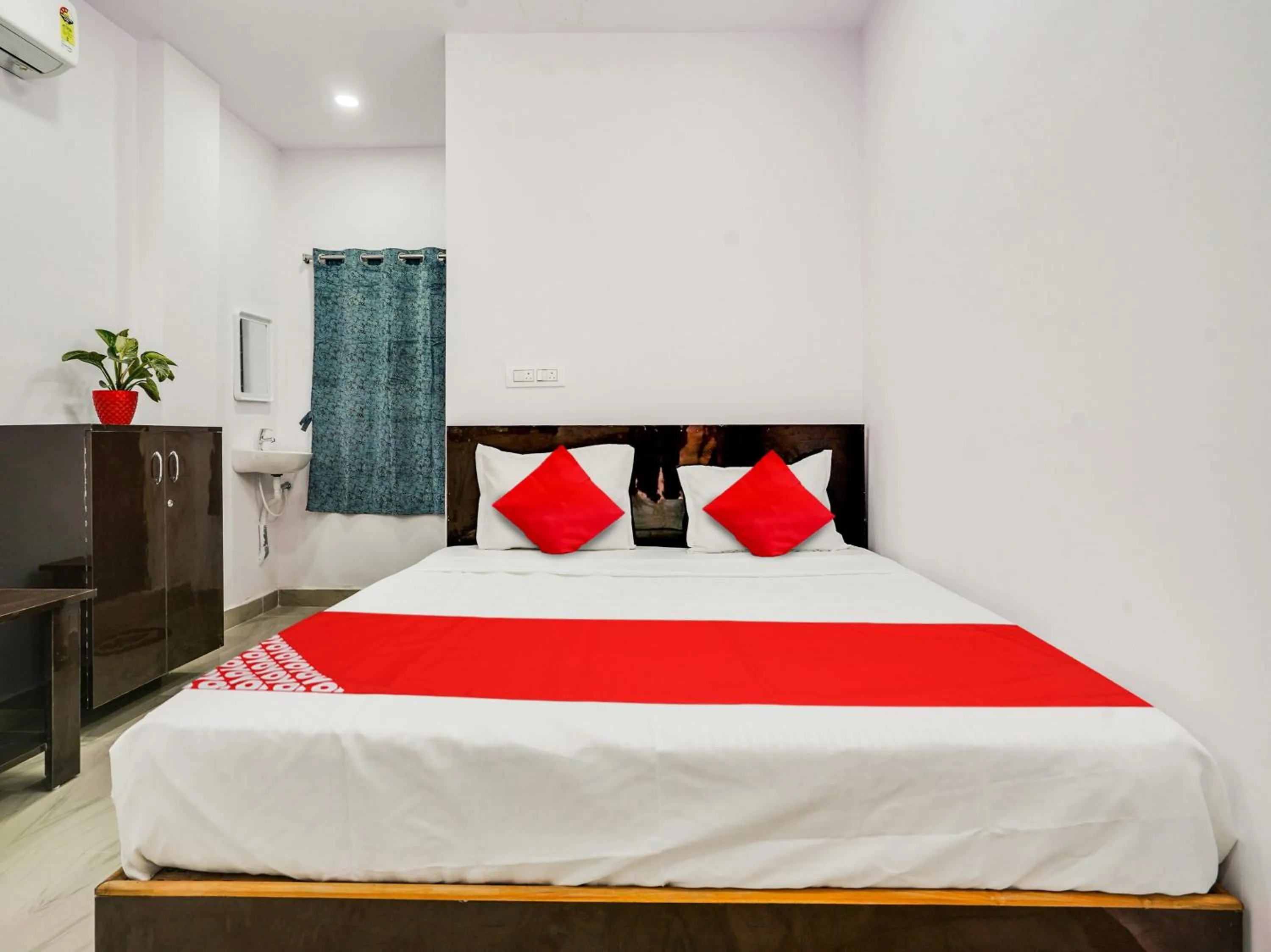 Bedroom, Bed in Hotel O Stay Happy