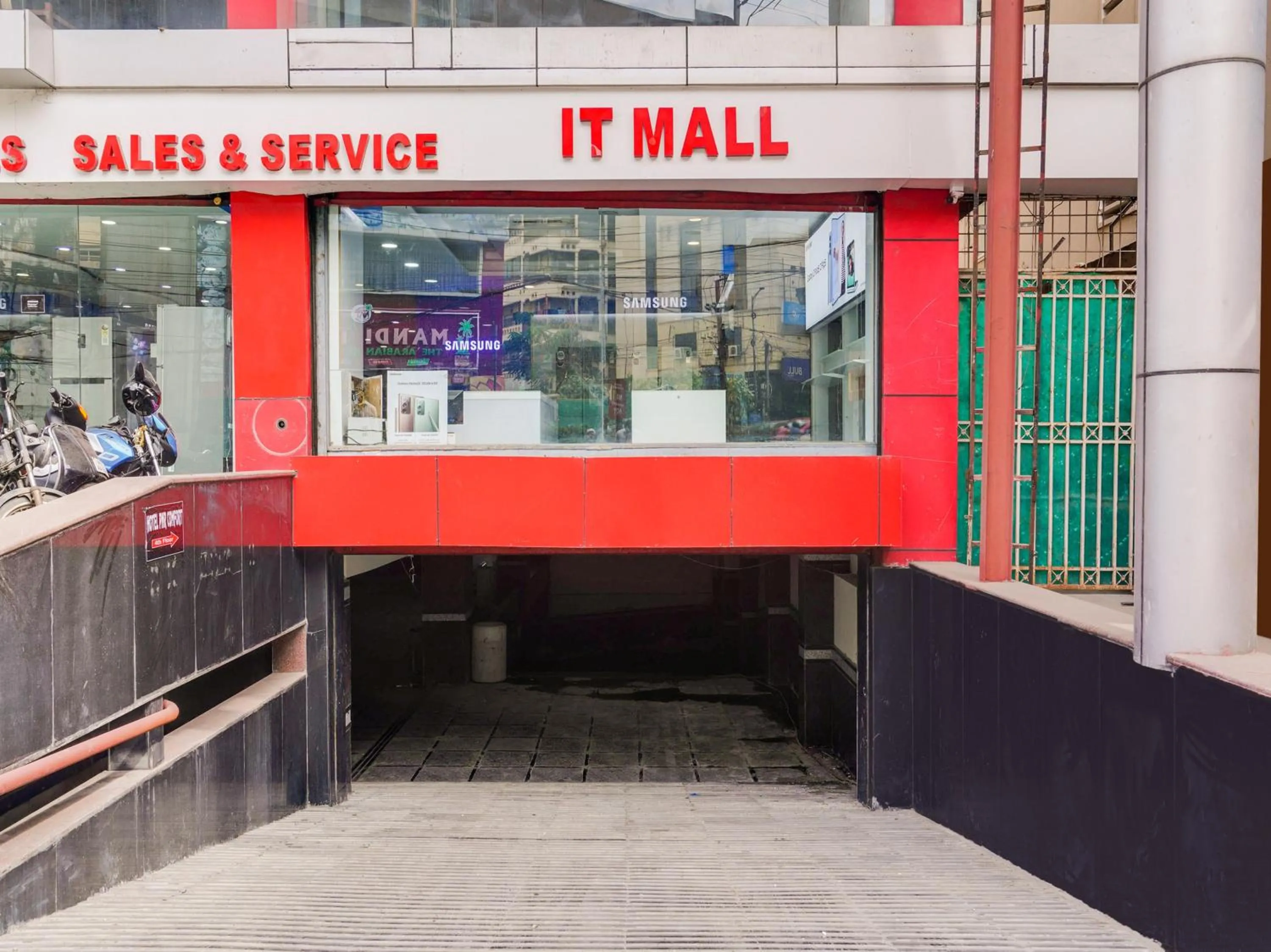 Facade/entrance in Super Collection O PNR COMFORT KHAIRATABAD