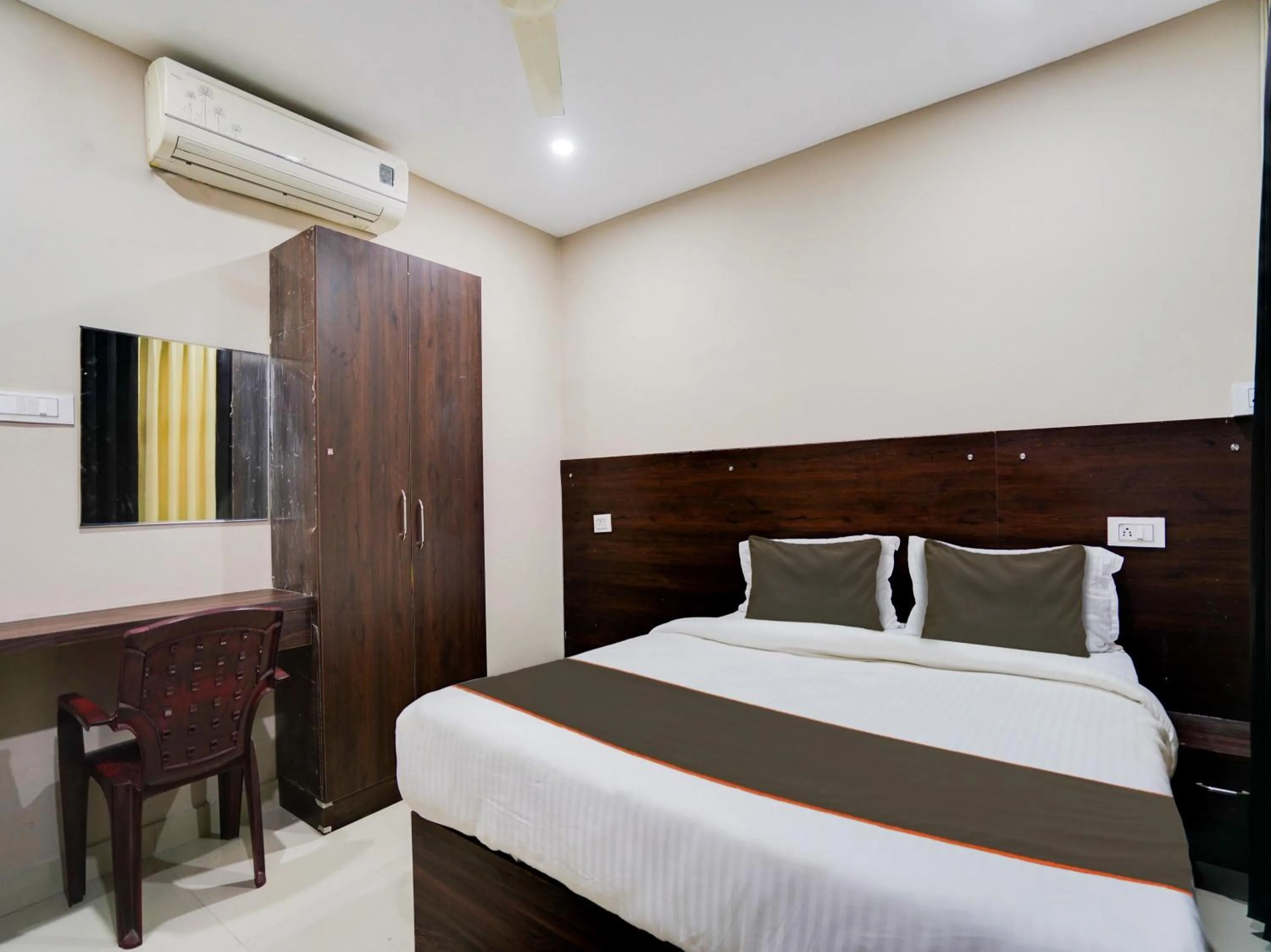 Bedroom, Bed in Super Collection O PNR COMFORT KHAIRATABAD