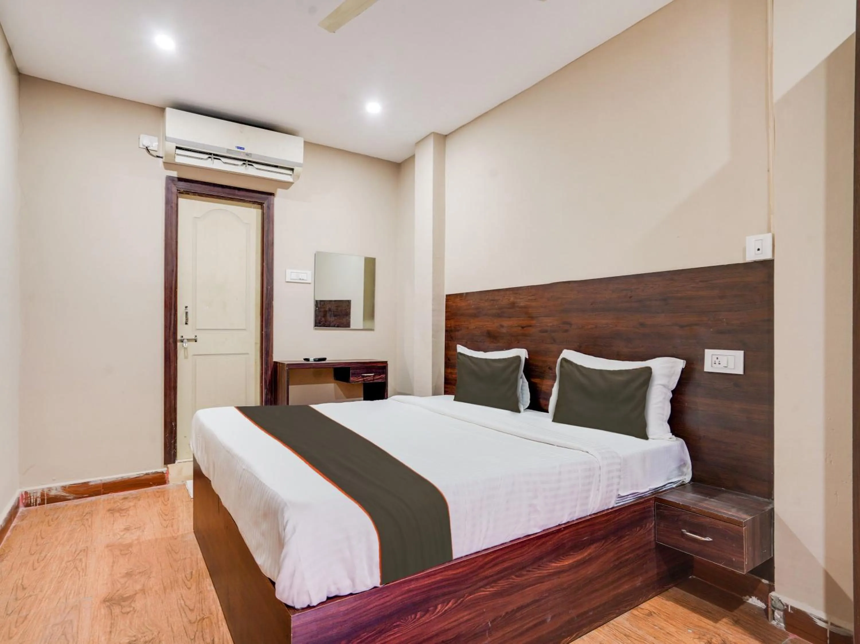 Bedroom, Bed in Super Collection O PNR COMFORT KHAIRATABAD