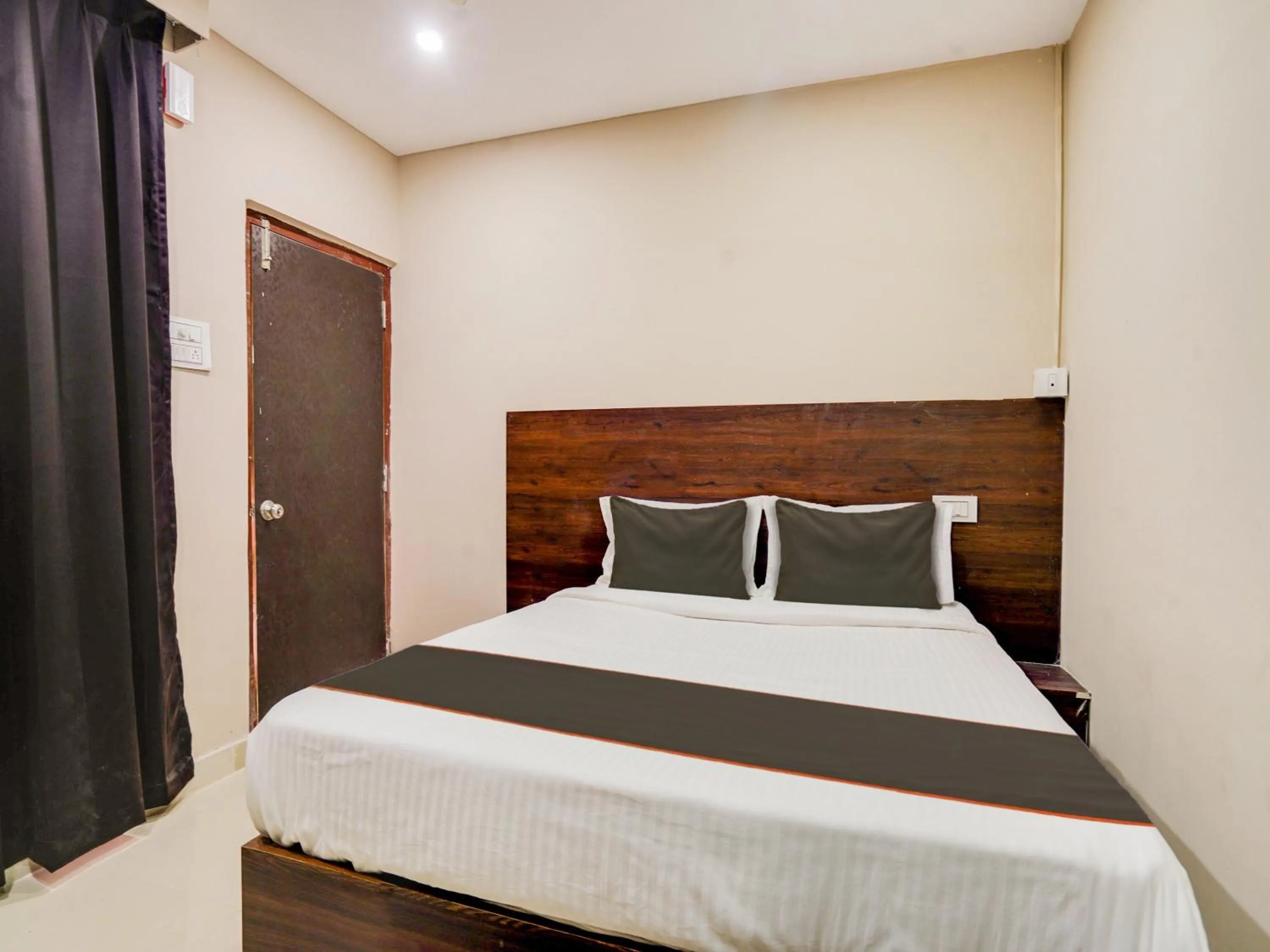 Bedroom in Super Collection O PNR COMFORT KHAIRATABAD