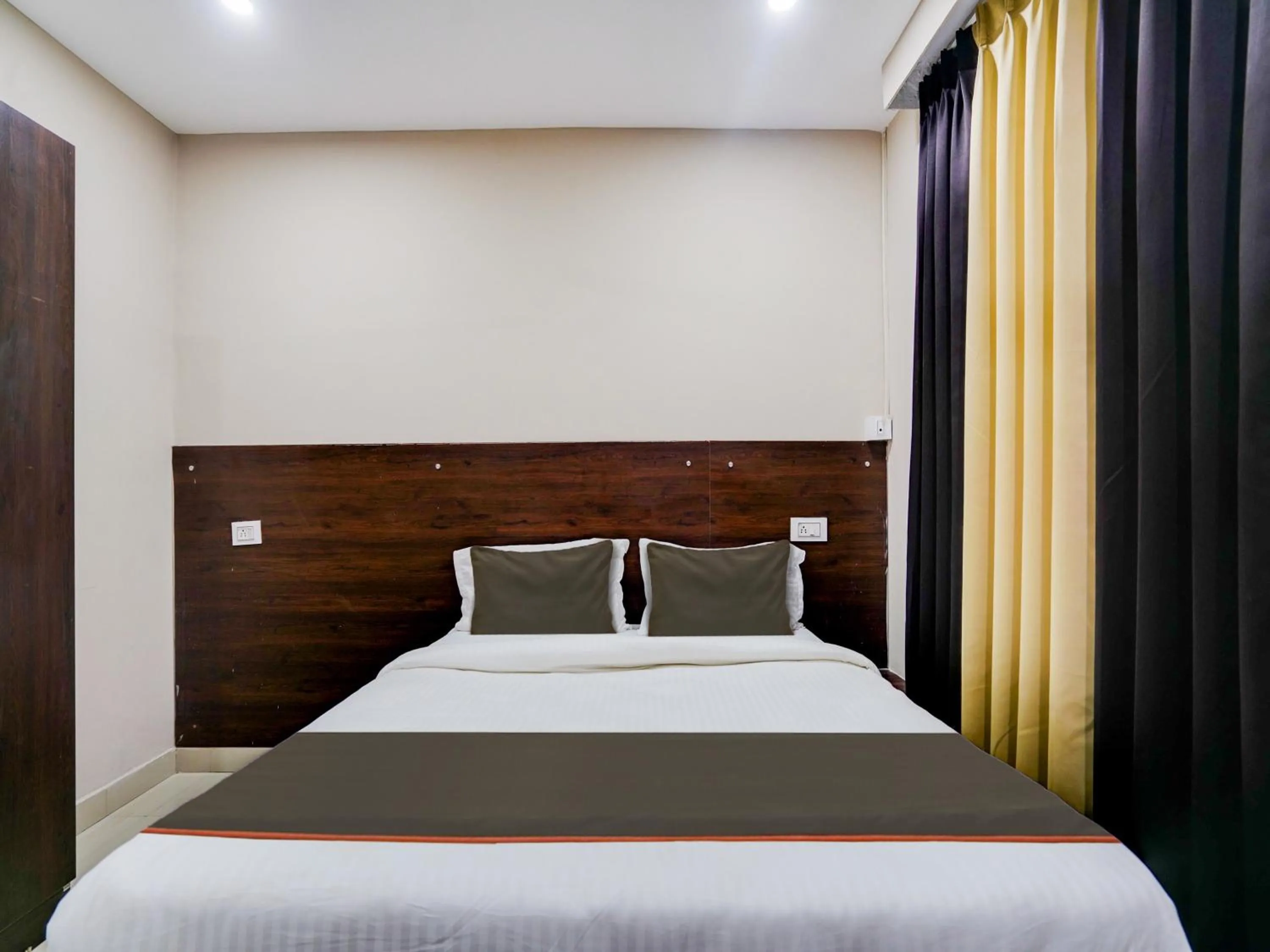 Bedroom, Bed in Super Collection O PNR COMFORT KHAIRATABAD