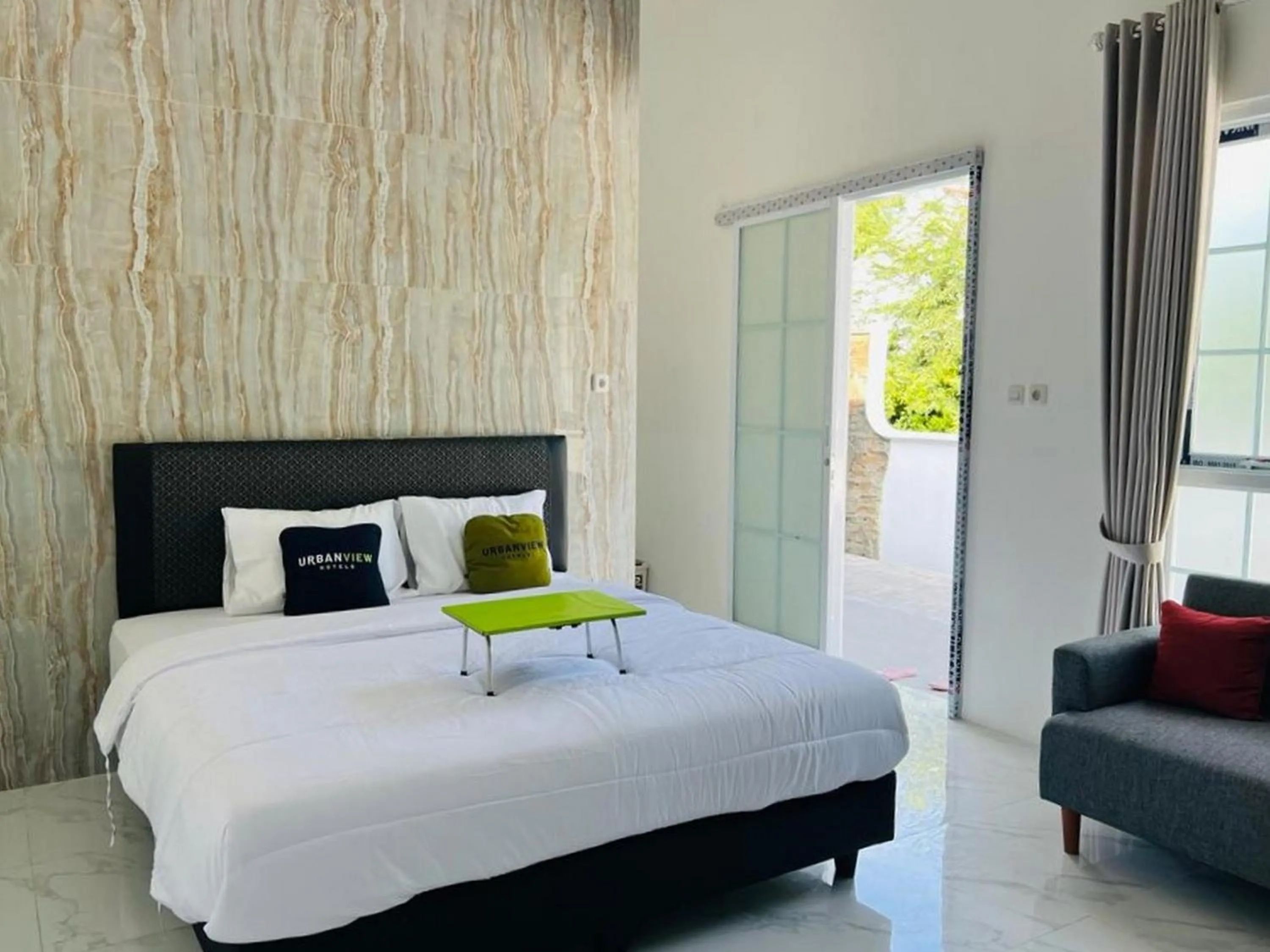 Bedroom, Bed in Urbanview Hotel Nimara Ngawi by RedDoorz