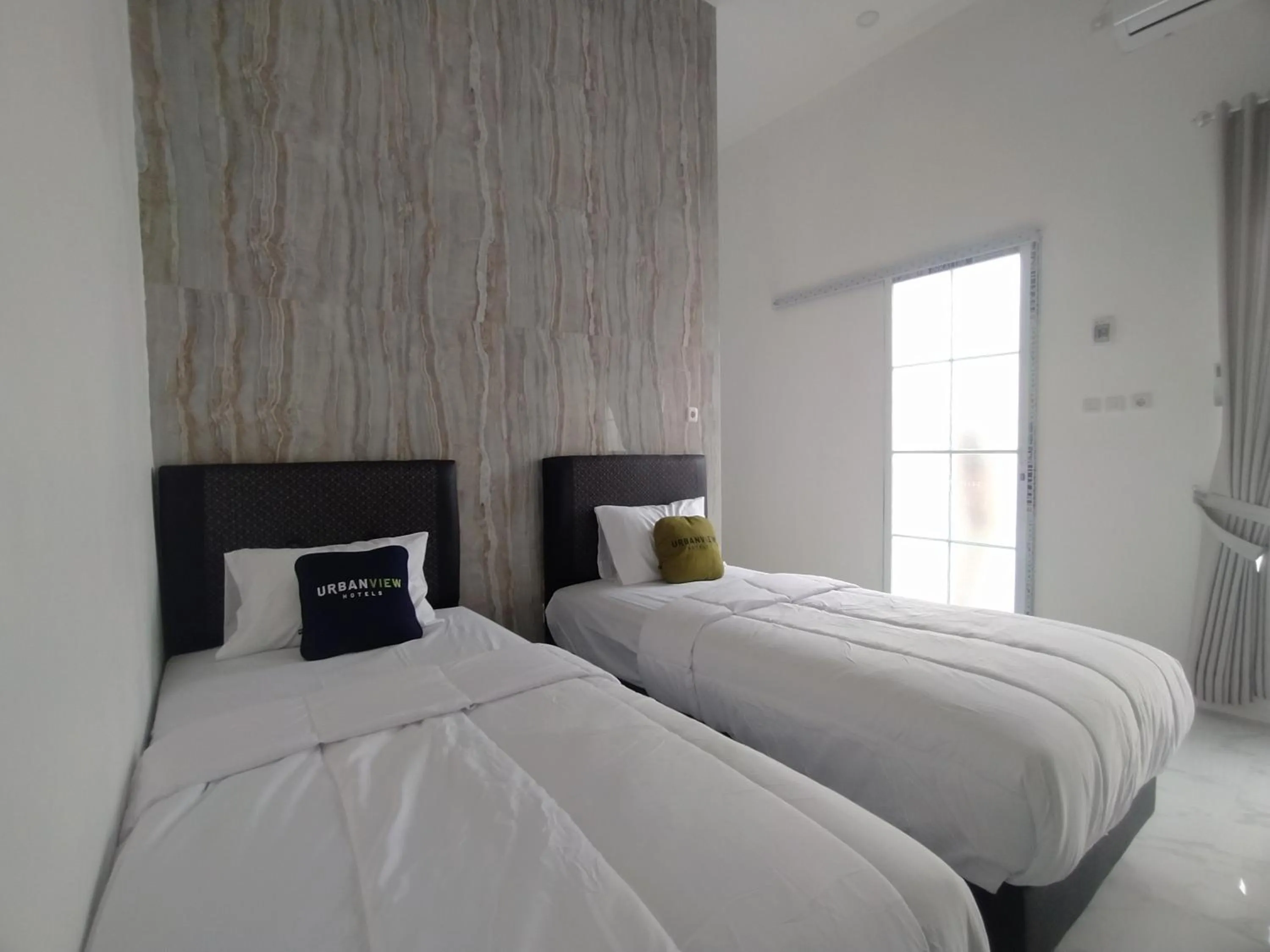 Bedroom, Bed in Urbanview Hotel Nimara Ngawi by RedDoorz