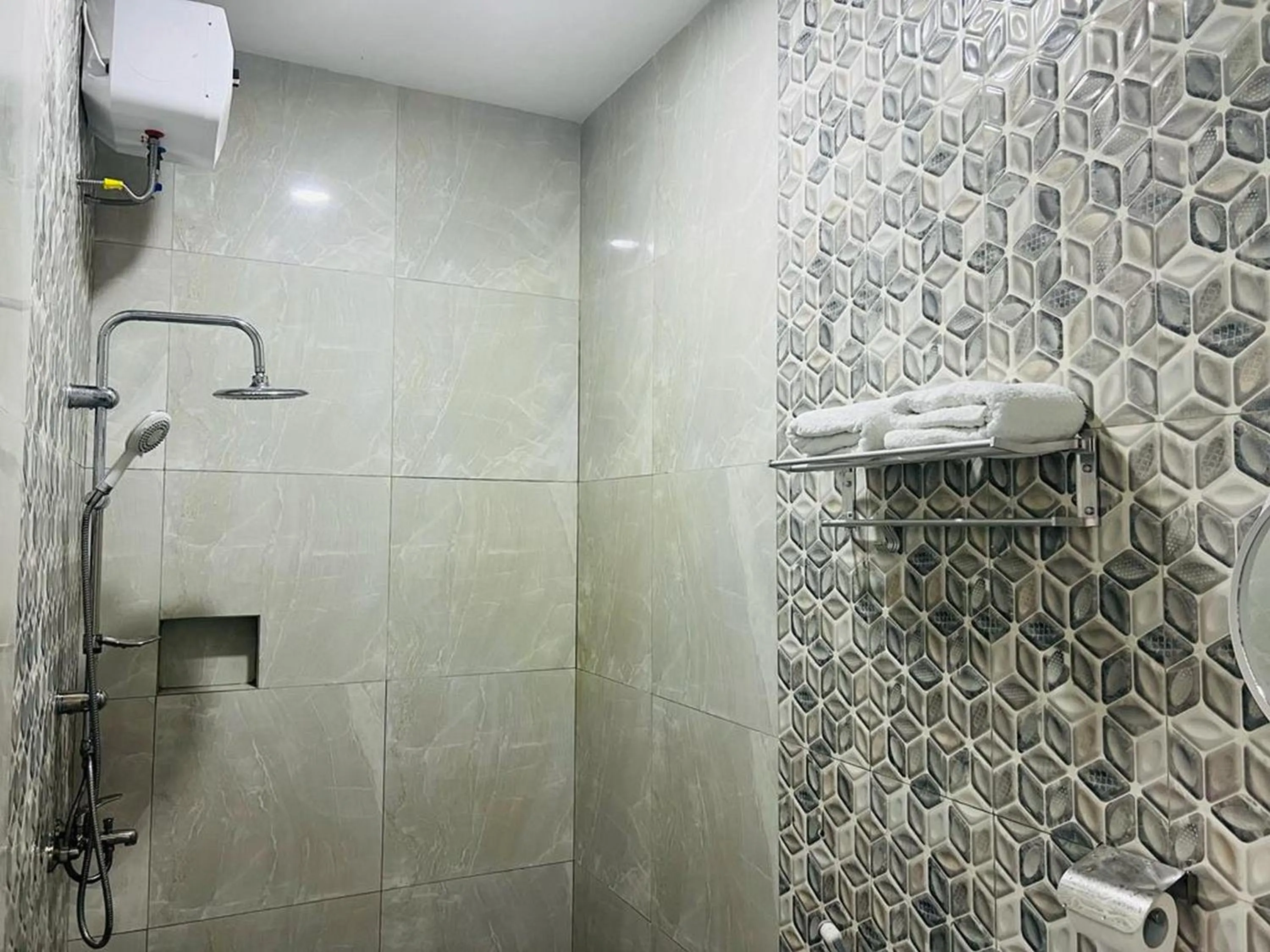 Bathroom in Urbanview Hotel Nimara Ngawi by RedDoorz