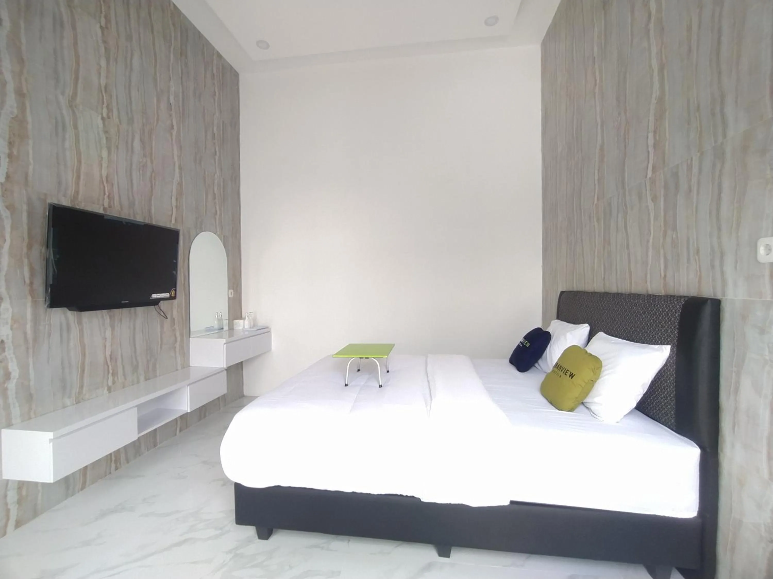 Bedroom, Bed in Urbanview Hotel Nimara Ngawi by RedDoorz