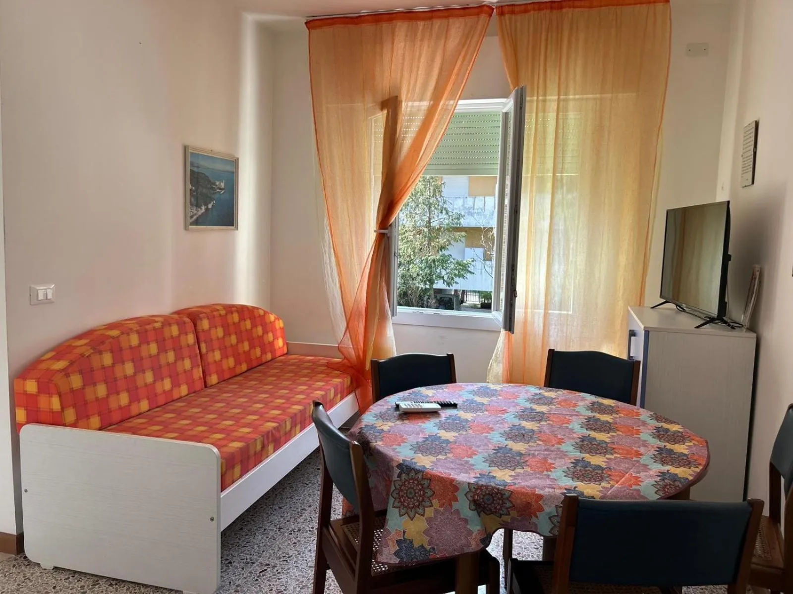 Communal lounge/ TV room in Hotel Aspe