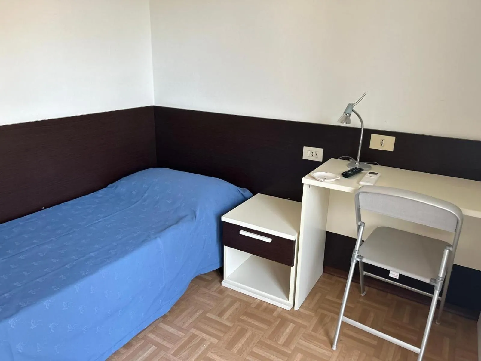 Photo of the whole room in Hotel Aspe