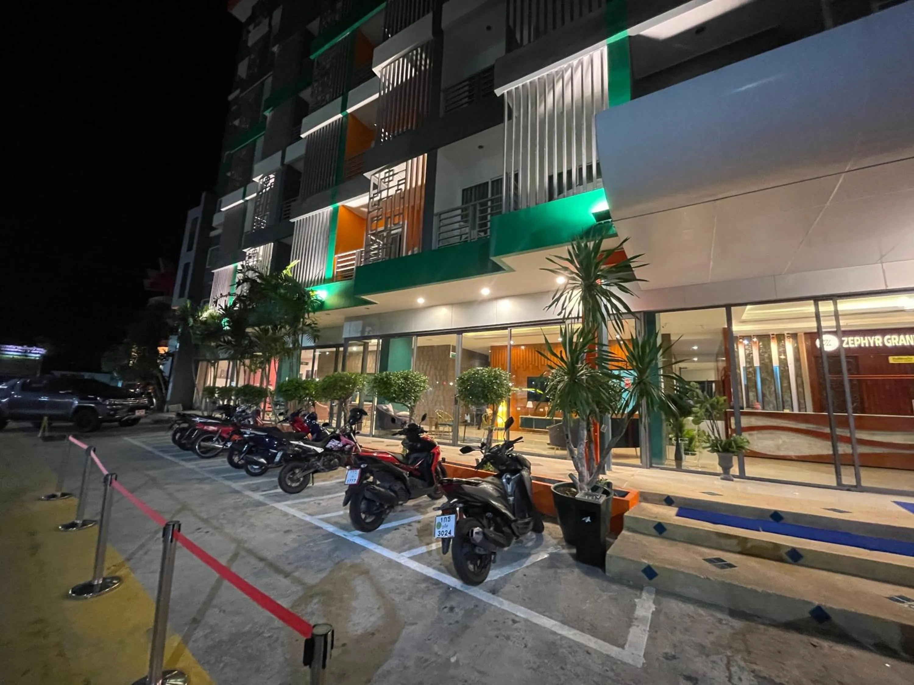 Parking in Zephyr Grand Hotel