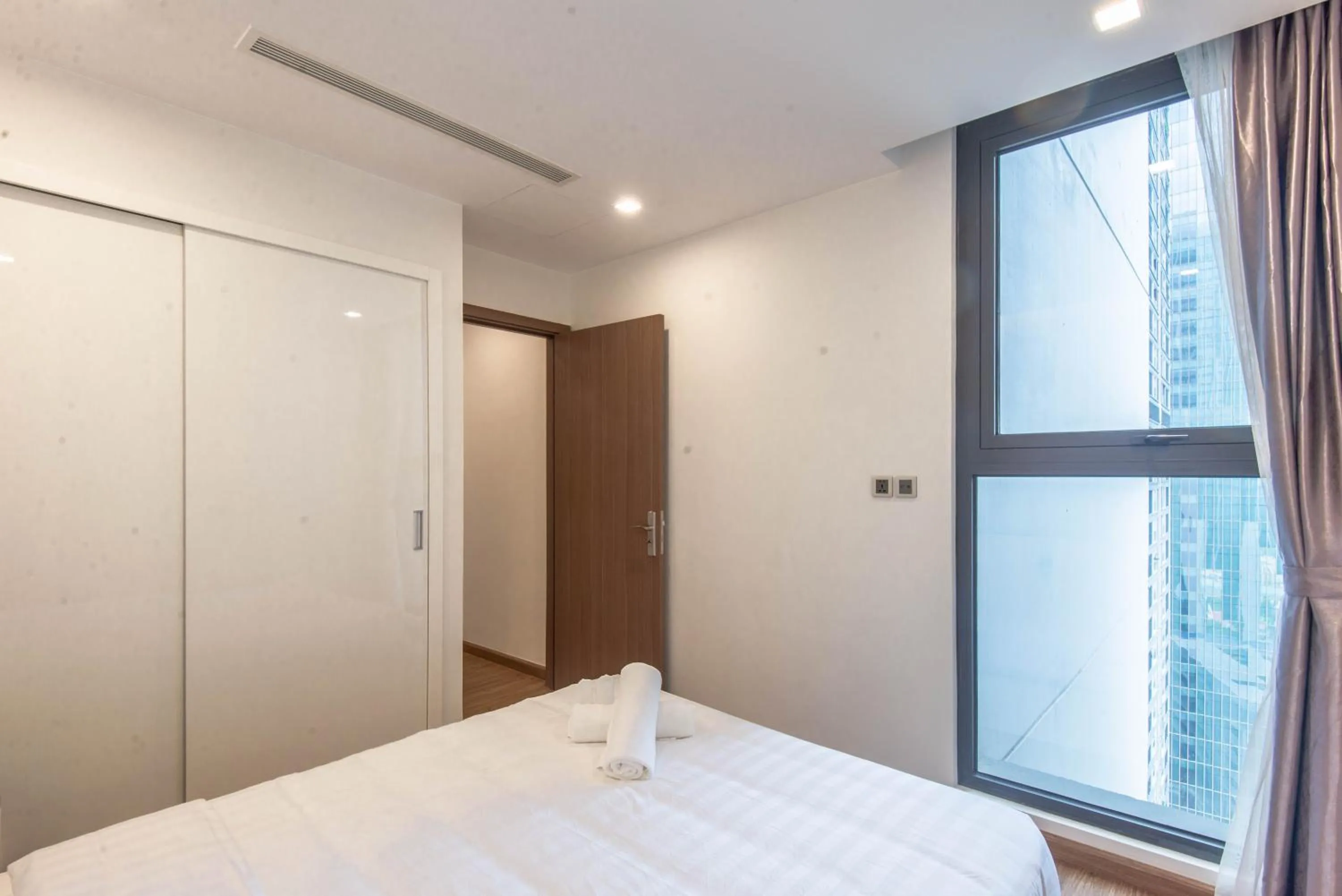 Bedroom, Bed in Vinhomes Metropolis Harmony Residence