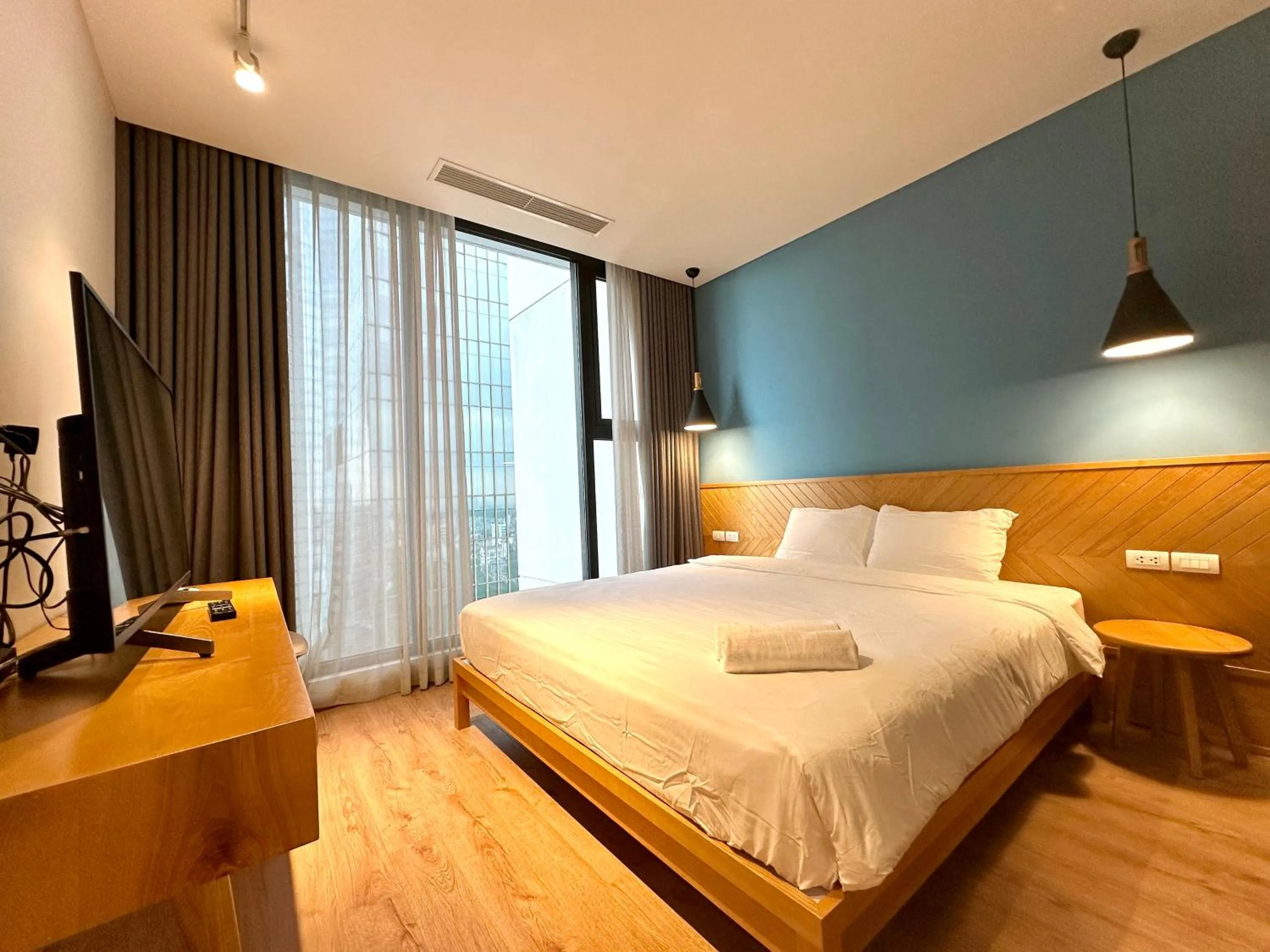 Bed in Vinhomes Metropolis Harmony Residence