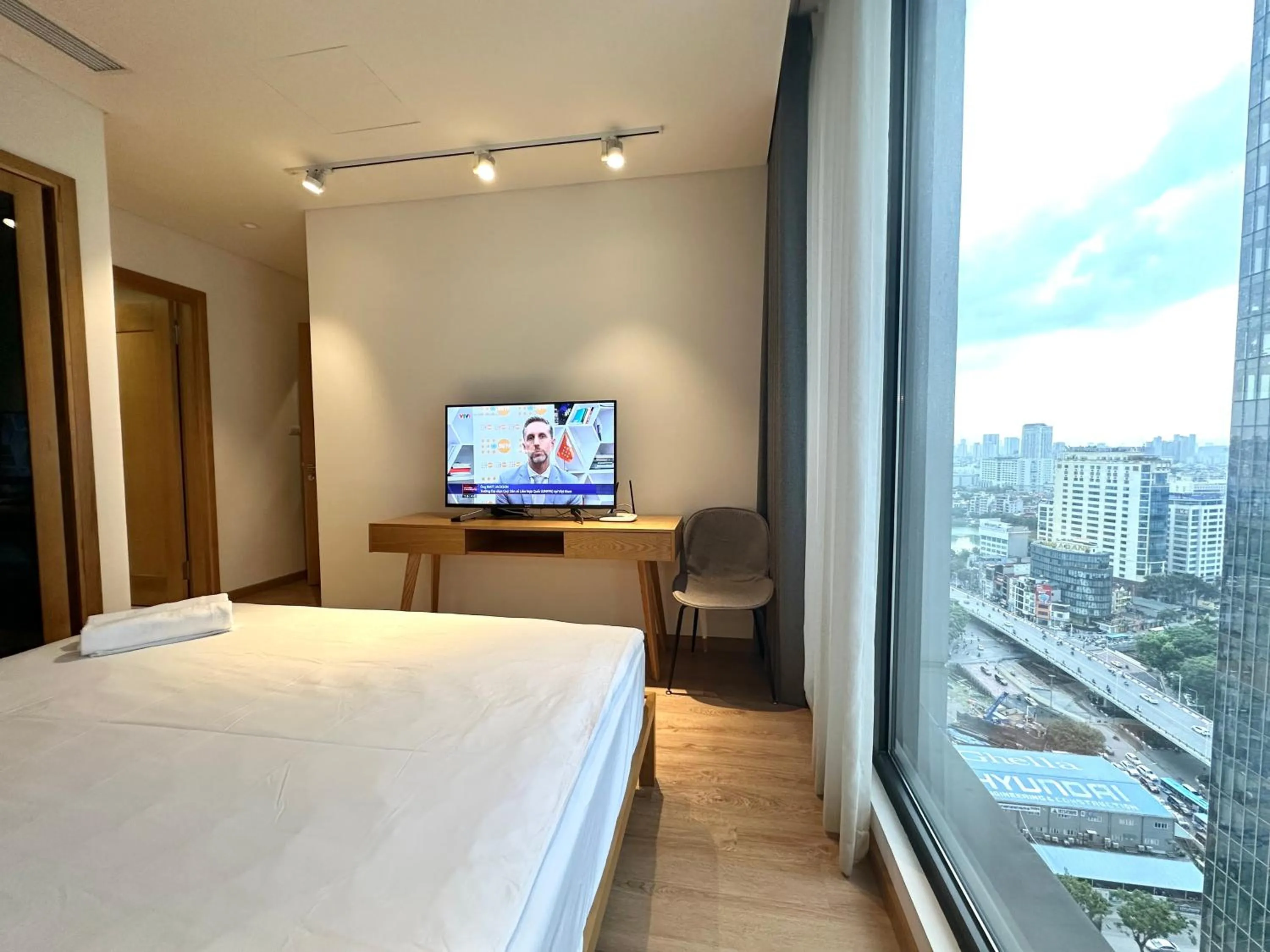 Bed in Vinhomes Metropolis Harmony Residence