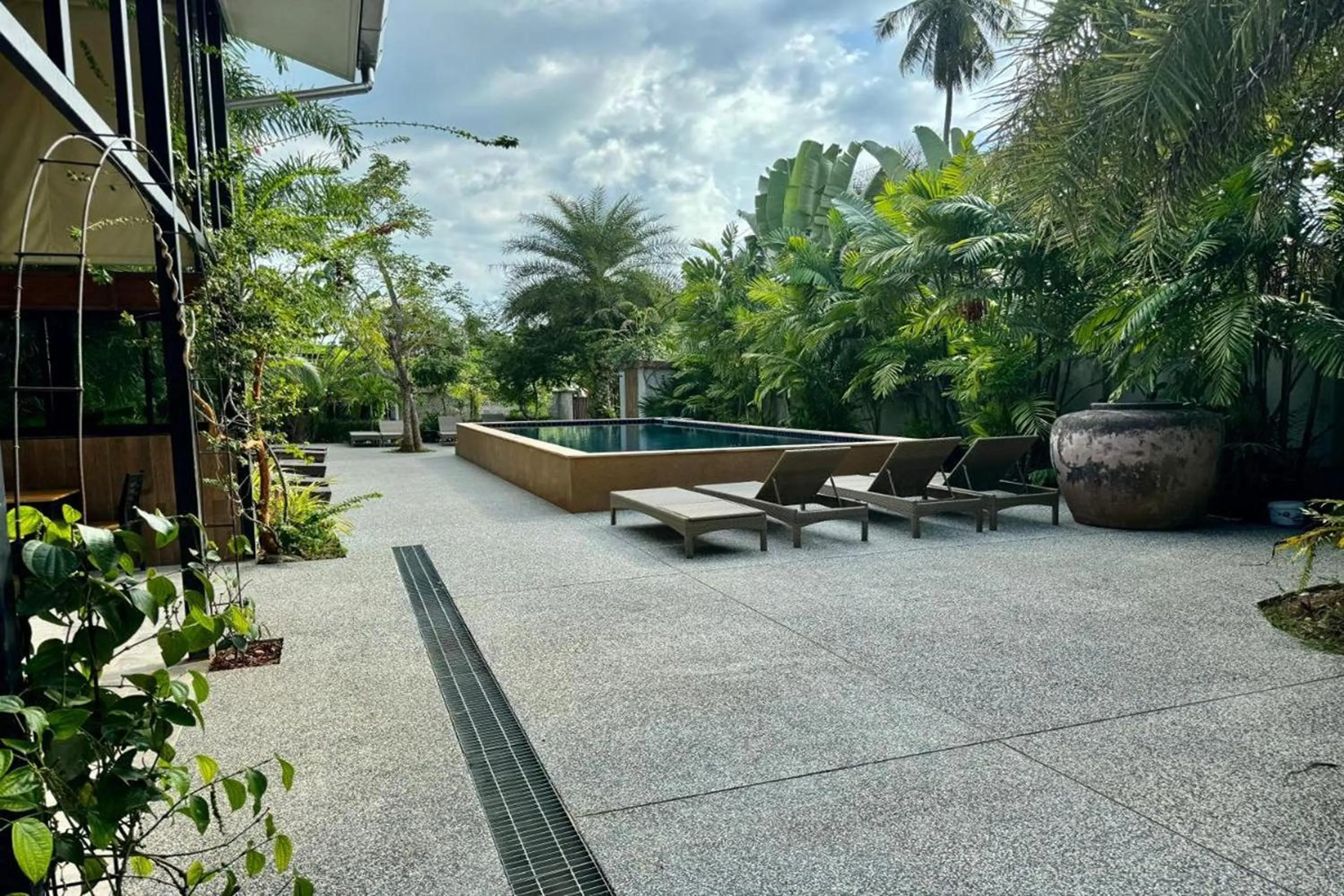 Swimming pool in Aonangstudio