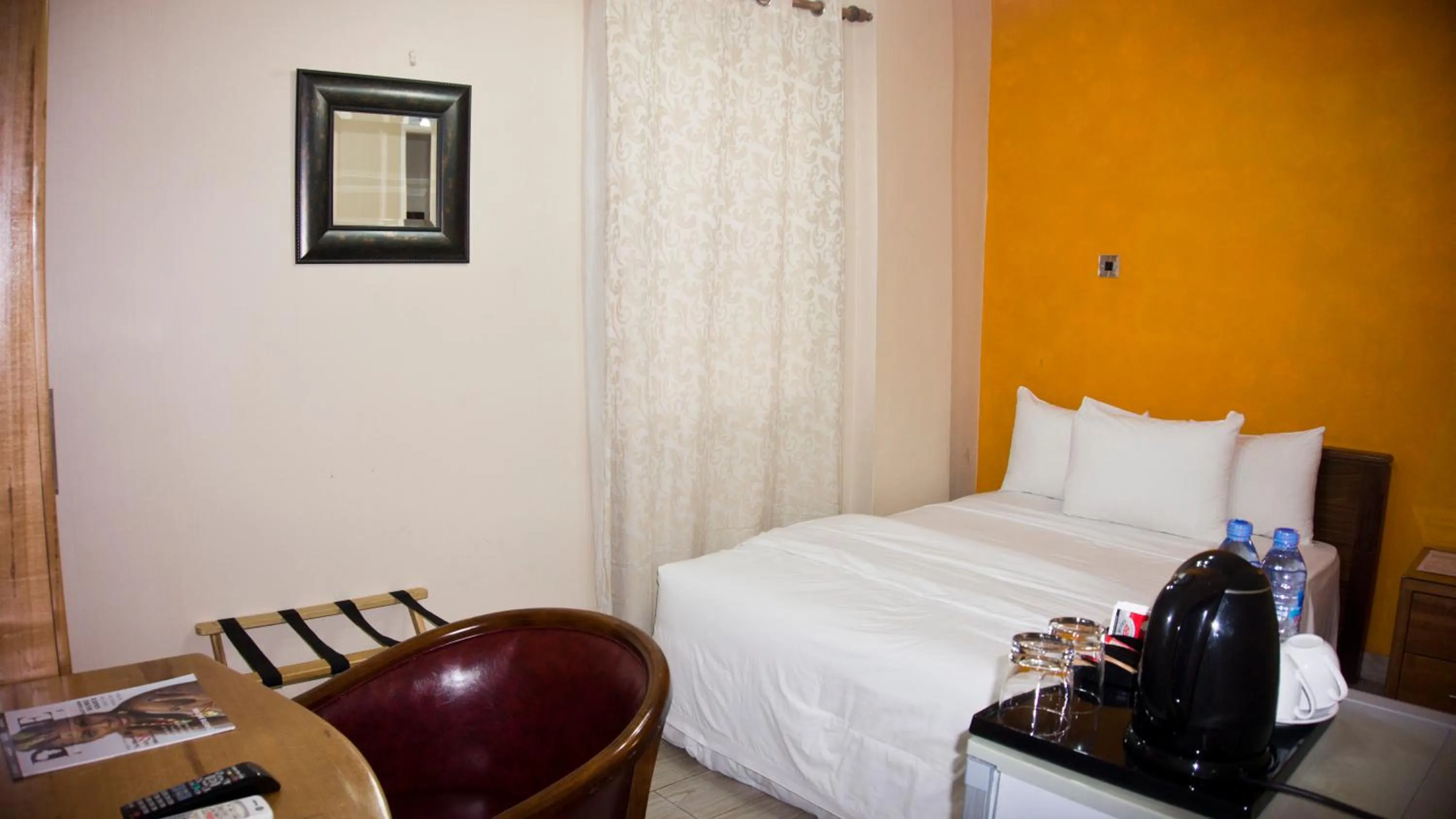 Bedroom, Bed in Tropical Enclave Hotel