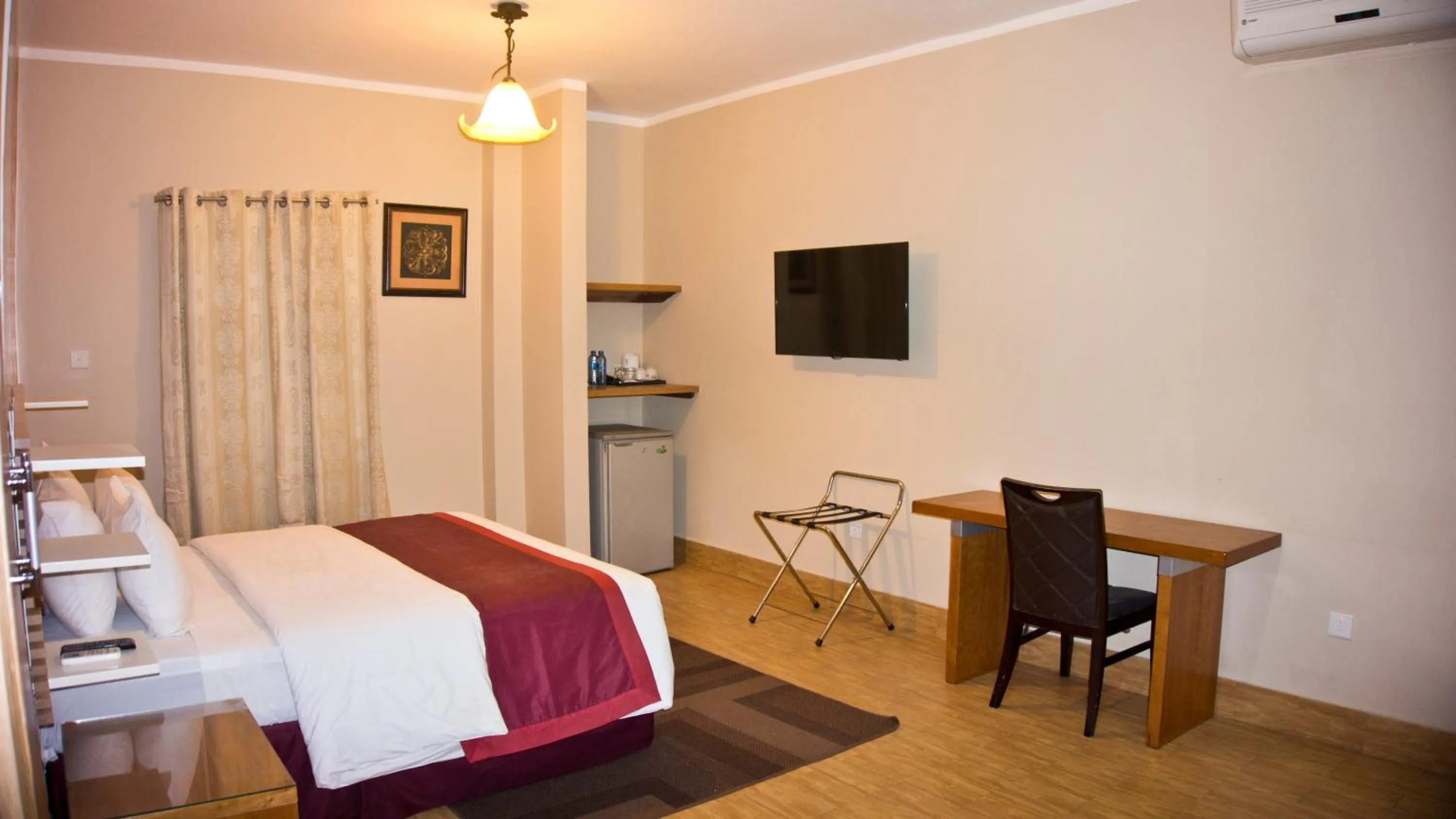 Photo of the whole room, Bed in Tropical Enclave Hotel