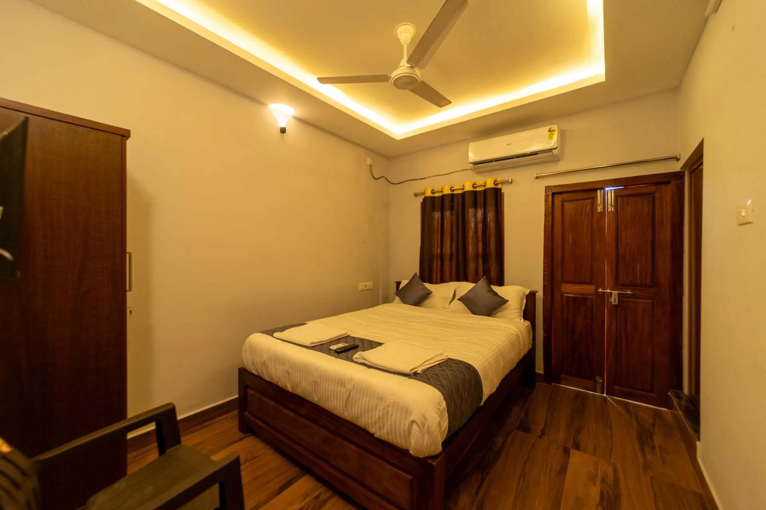 air conditioner, Bed in Lax Residency, White Town, Pondicherry
