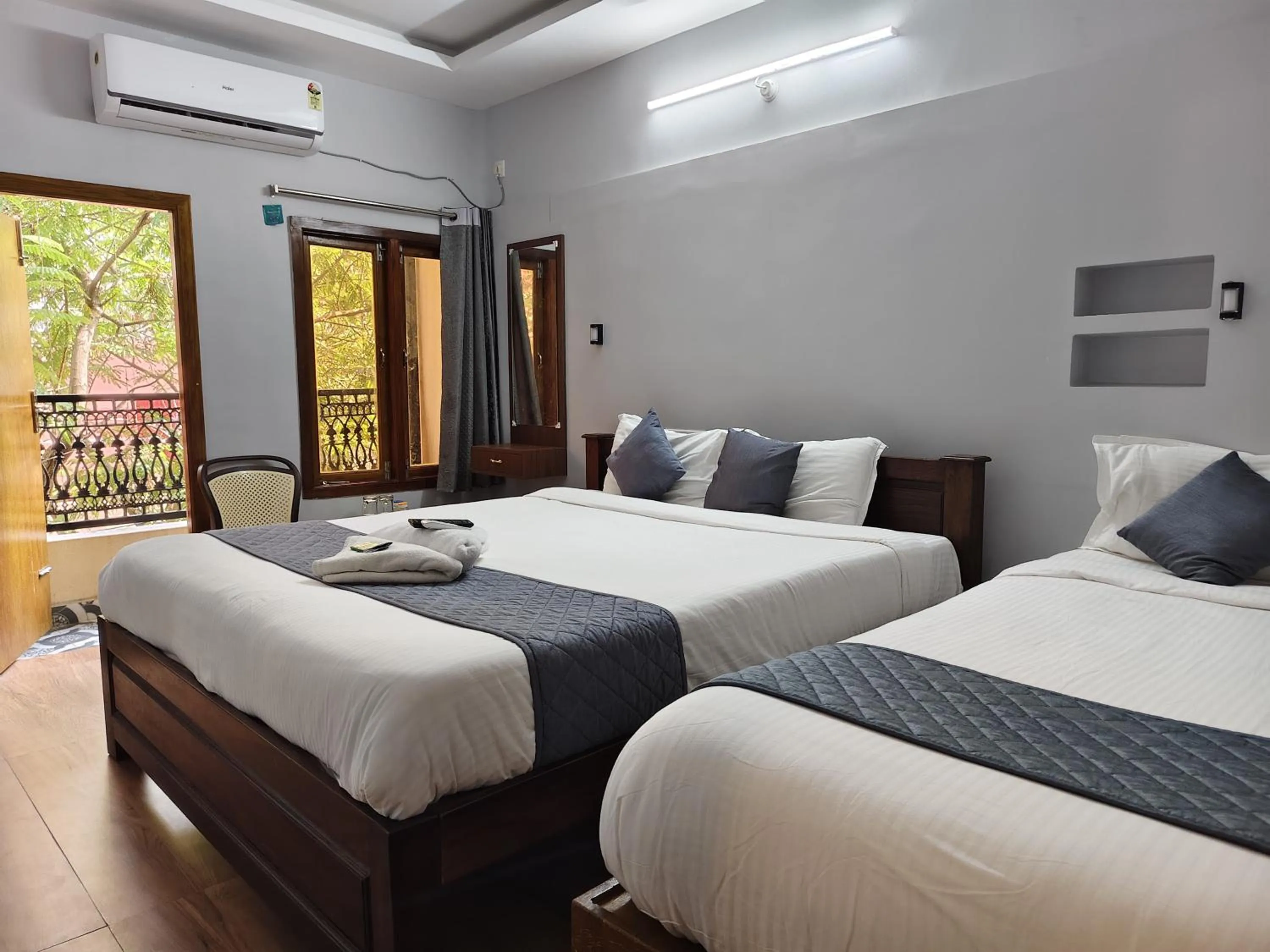 Bedroom, Bed in Lax Residency, White Town, Pondicherry