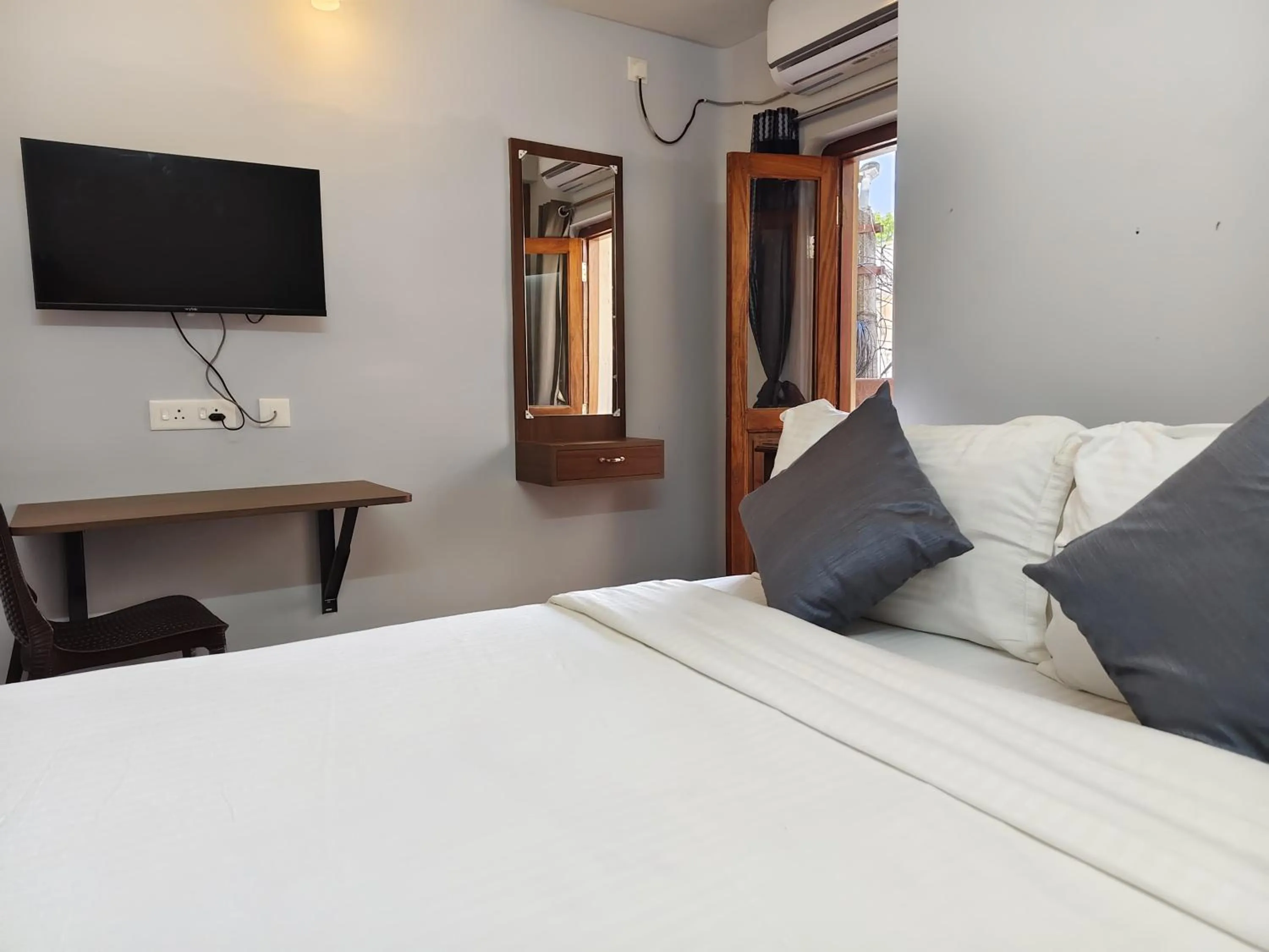 Bed in Lax Residency, White Town, Pondicherry