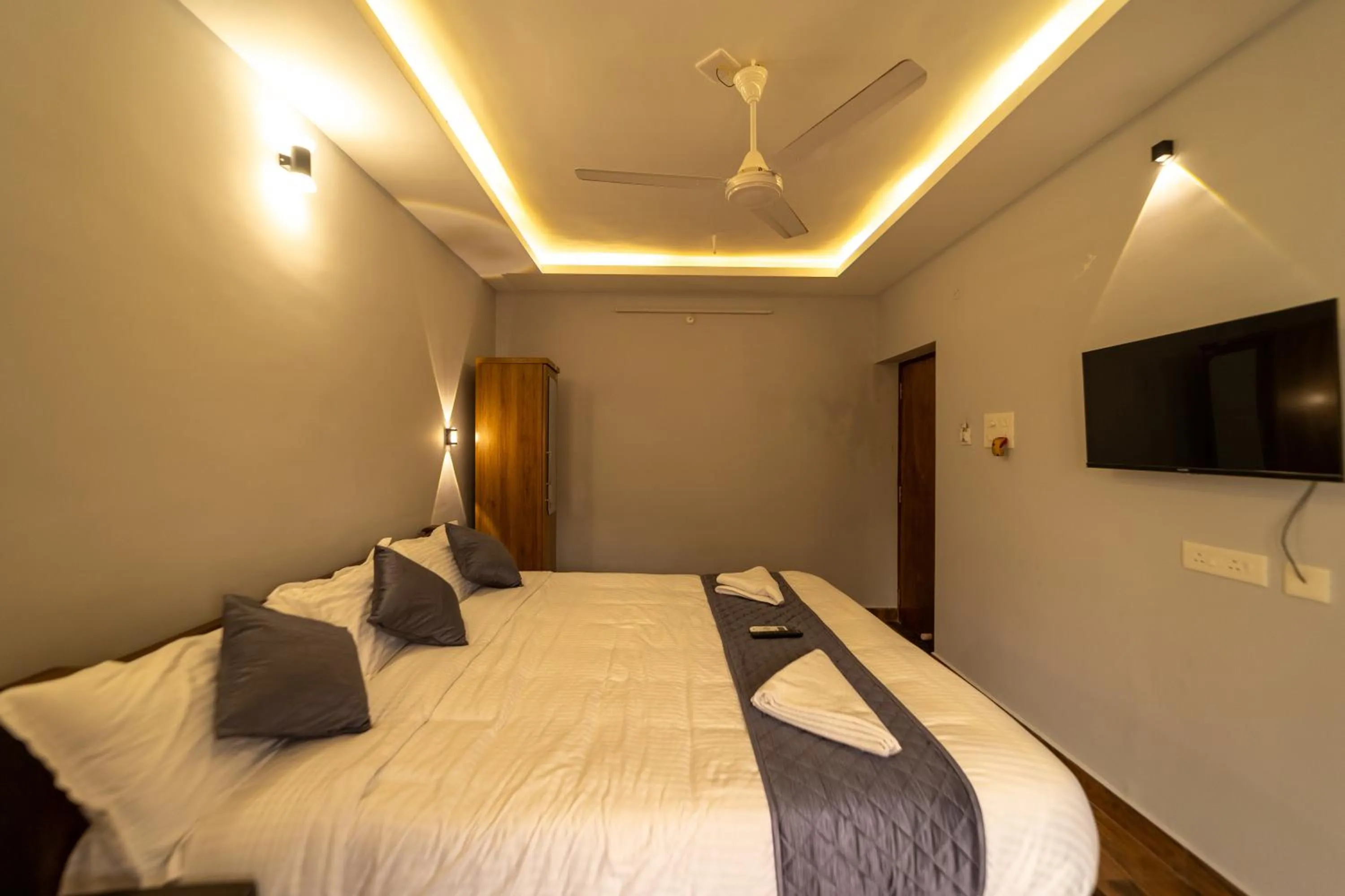 Bed in Lax Residency, White Town, Pondicherry