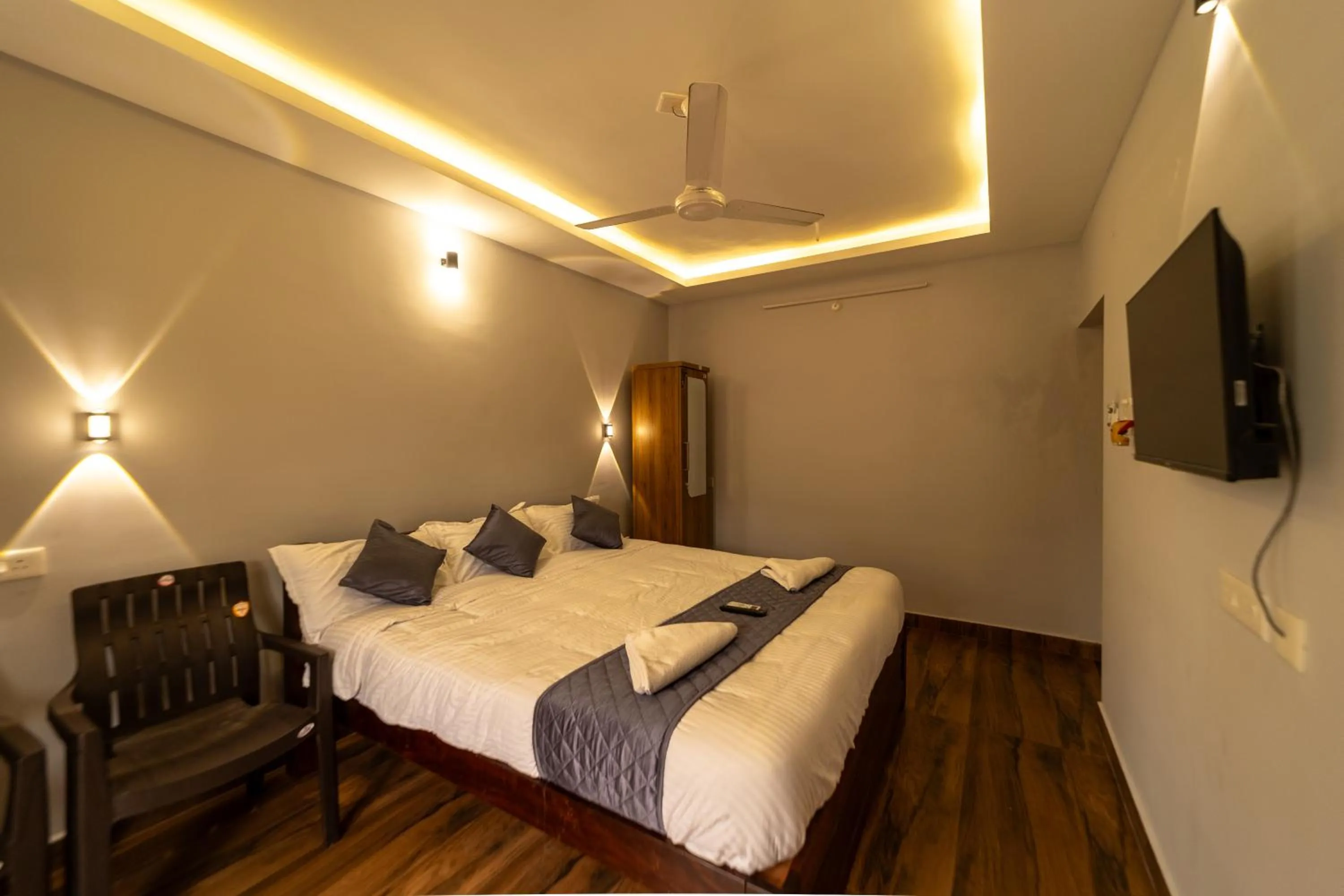 Bed in Lax Residency, White Town, Pondicherry