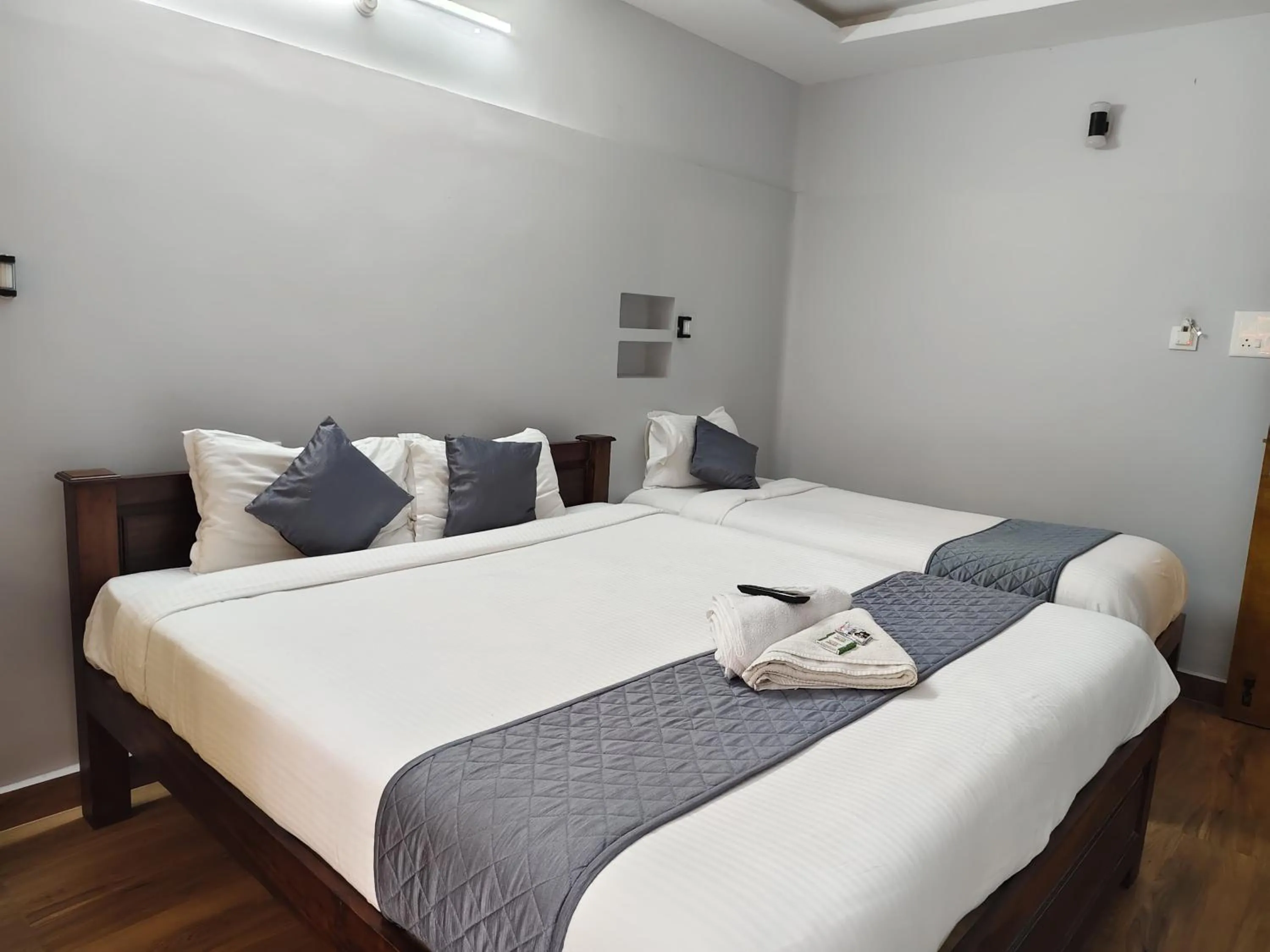 Bedroom, Bed in Lax Residency, White Town, Pondicherry