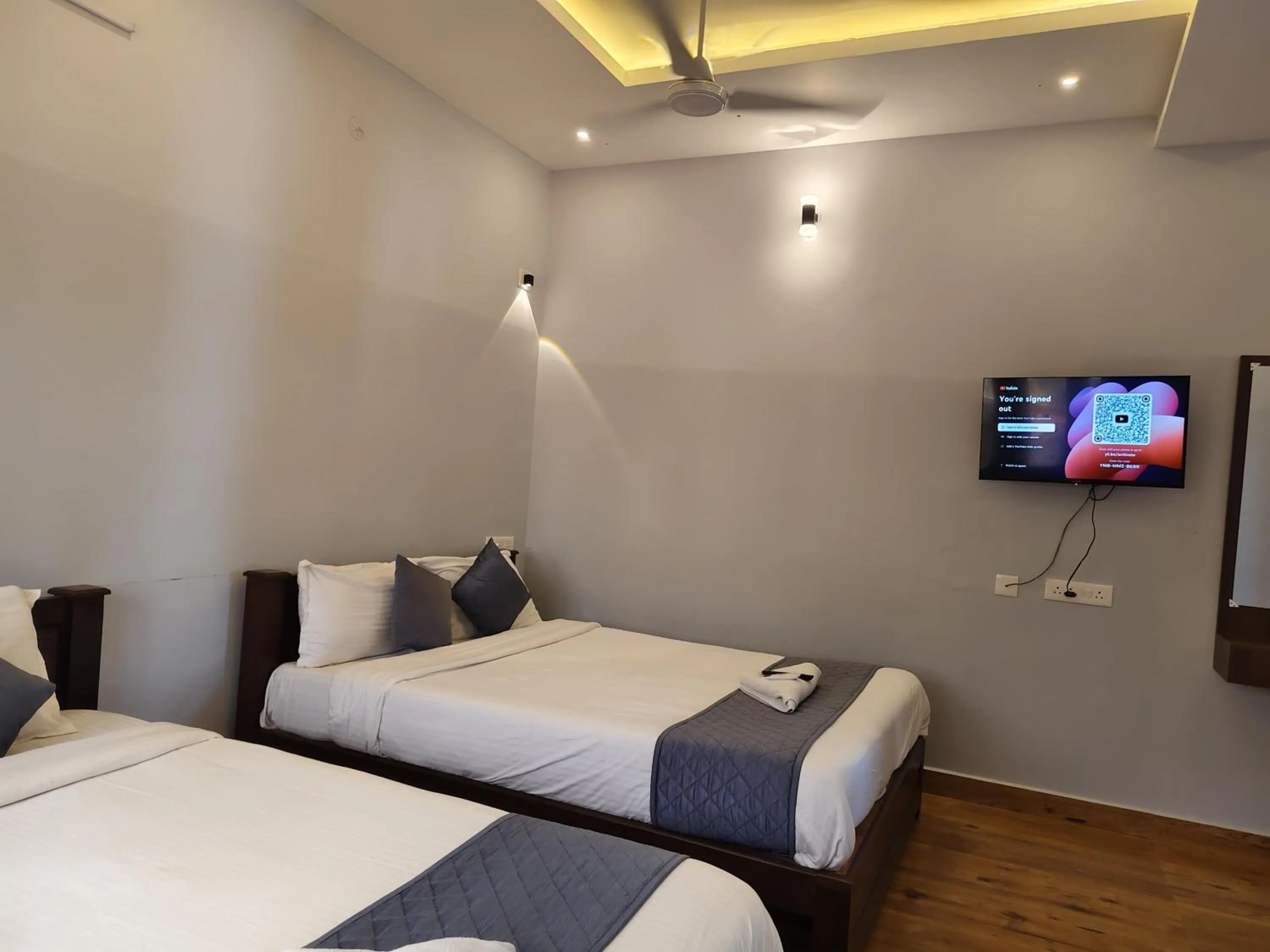 Bedroom, Bed in Lax Residency, White Town, Pondicherry