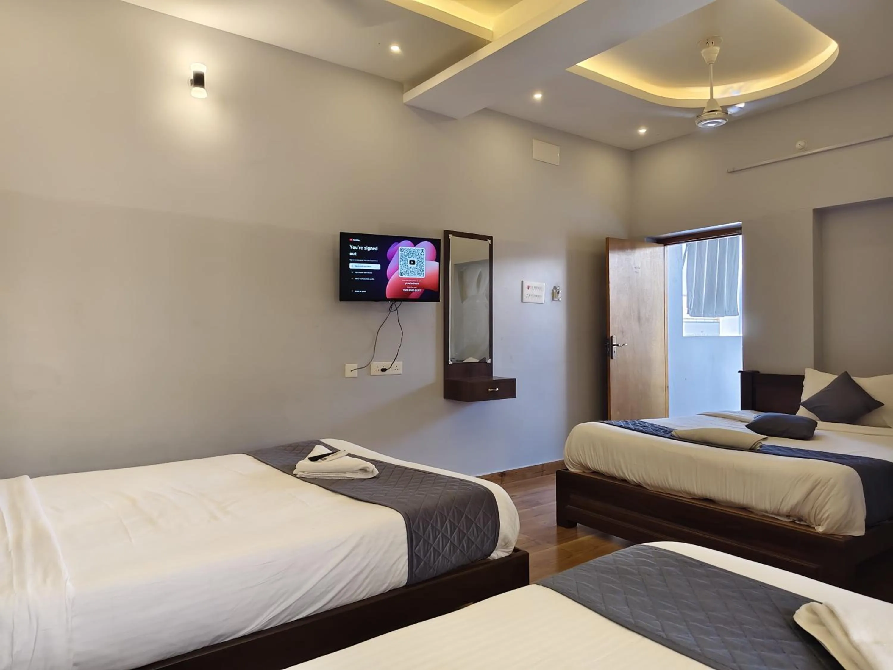 Bedroom, Bed in Lax Residency, White Town, Pondicherry