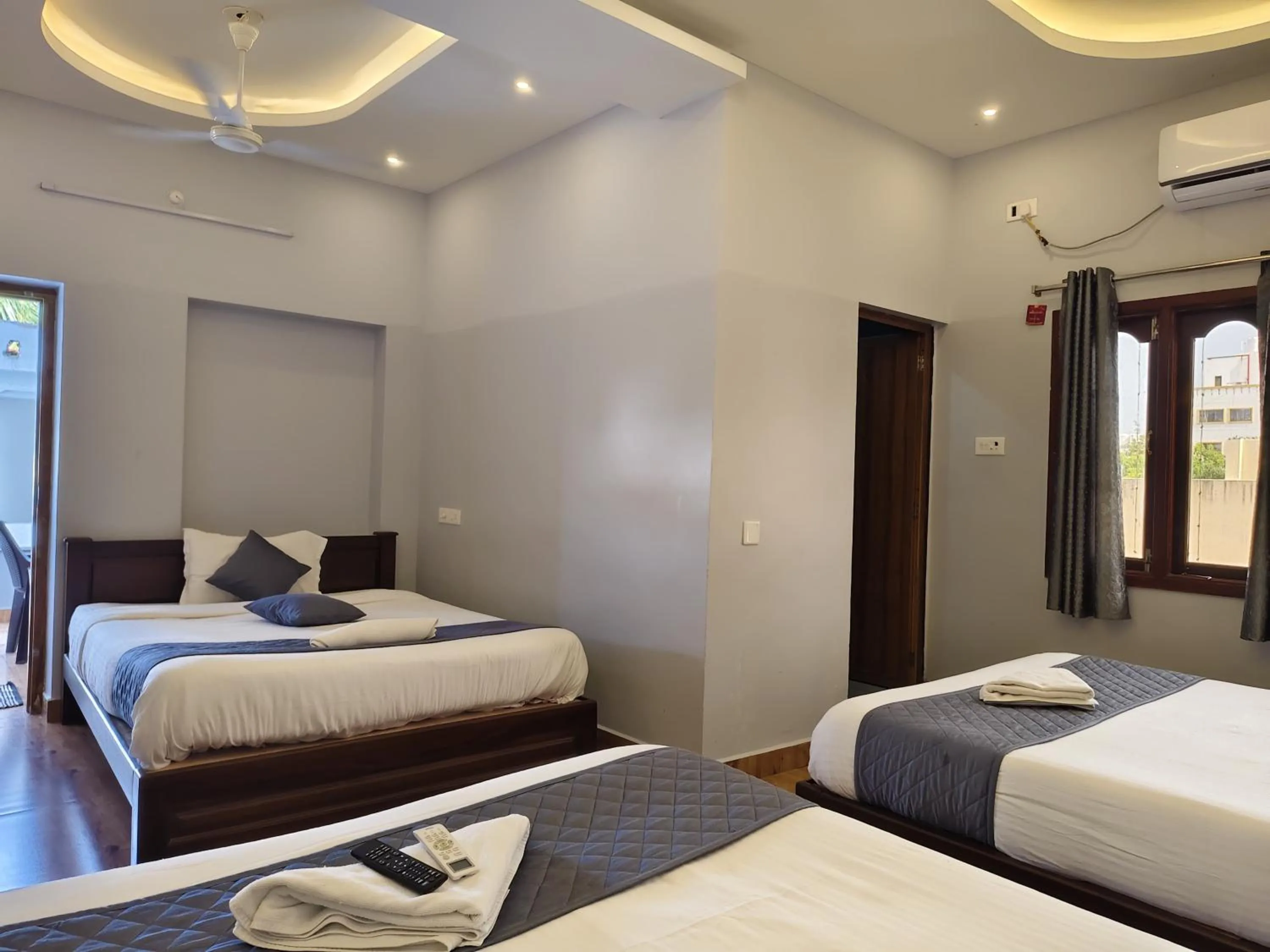 Bedroom, Bed in Lax Residency, White Town, Pondicherry