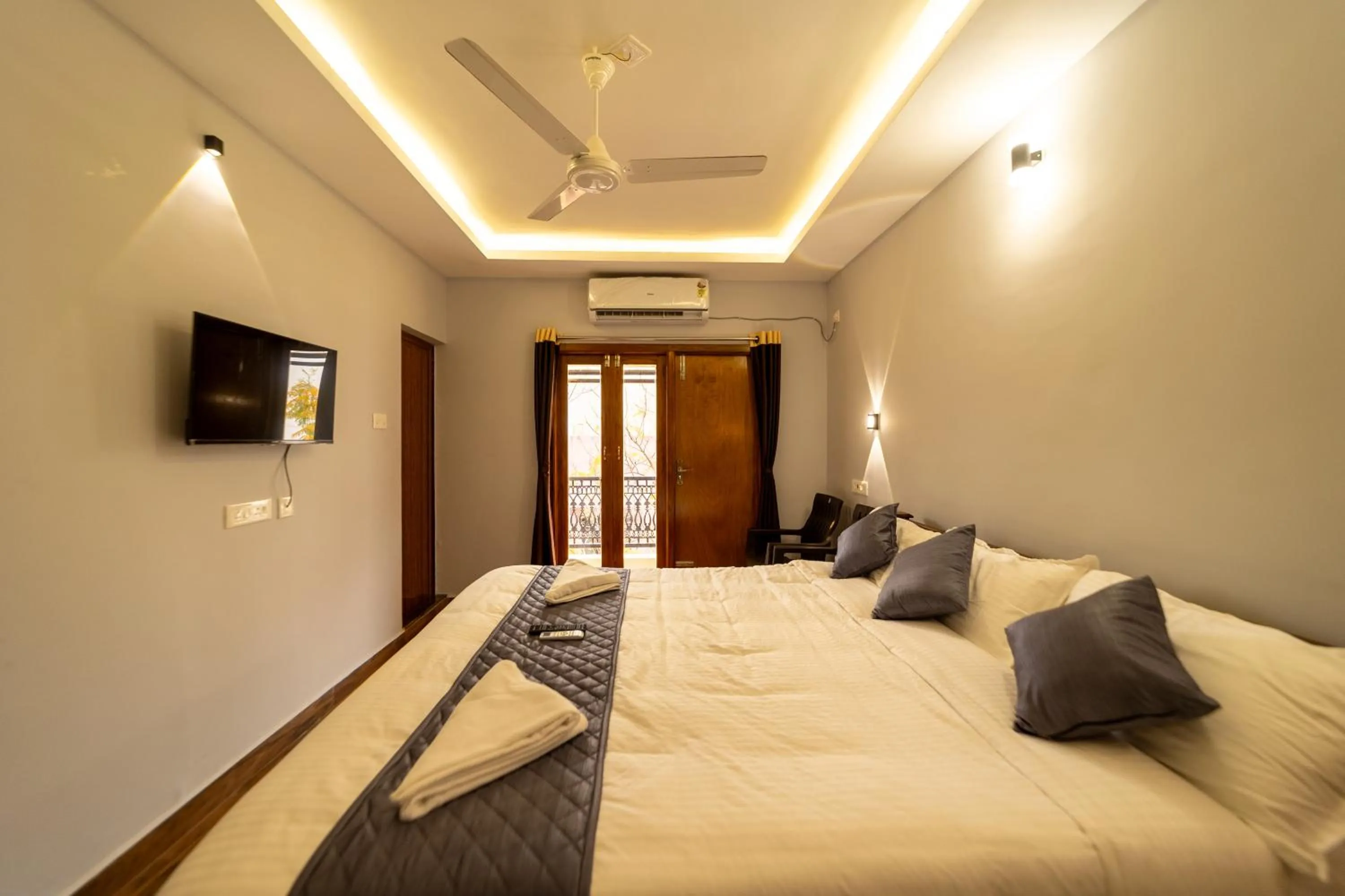 Bed in Lax Residency, White Town, Pondicherry
