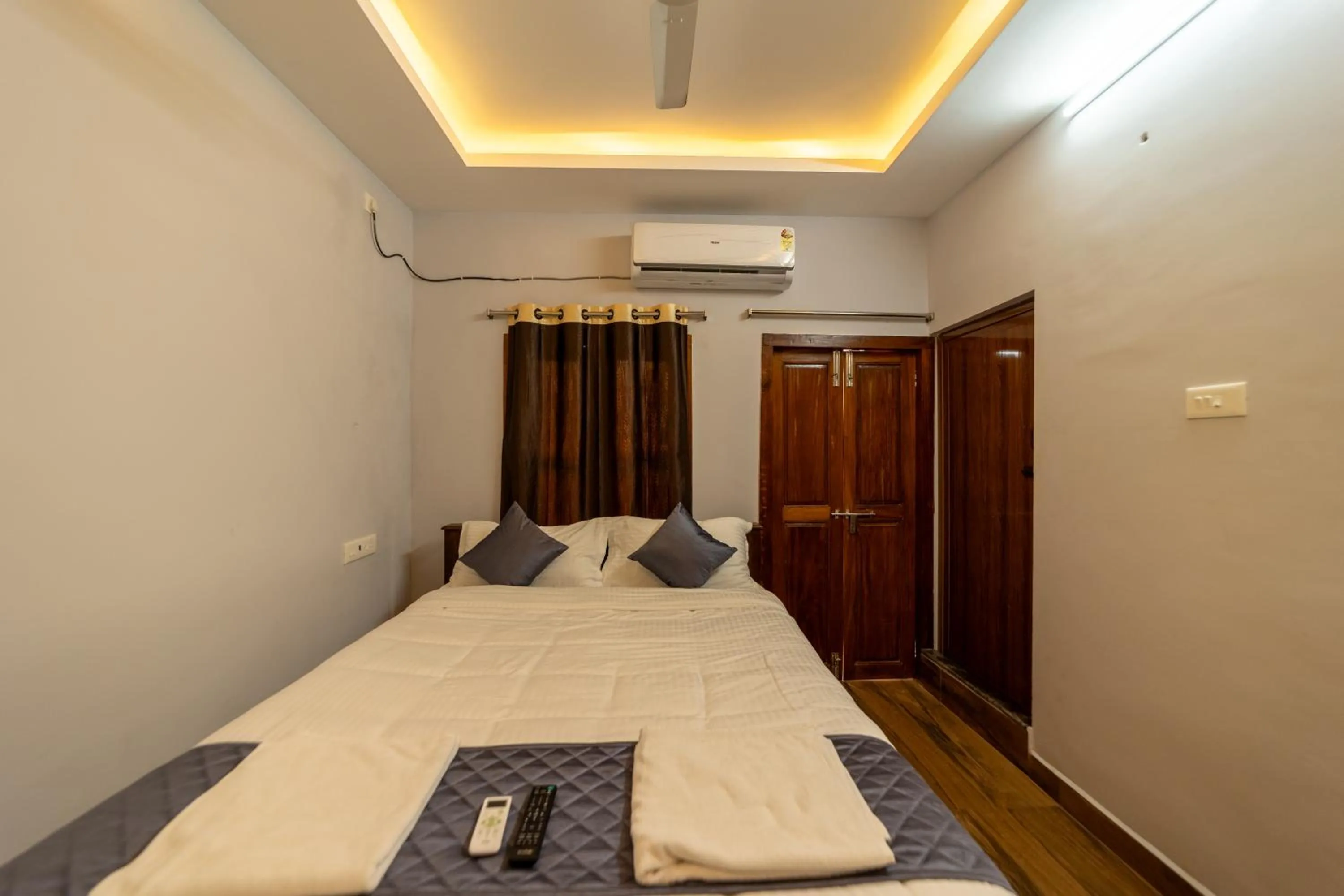 Bed in Lax Residency, White Town, Pondicherry