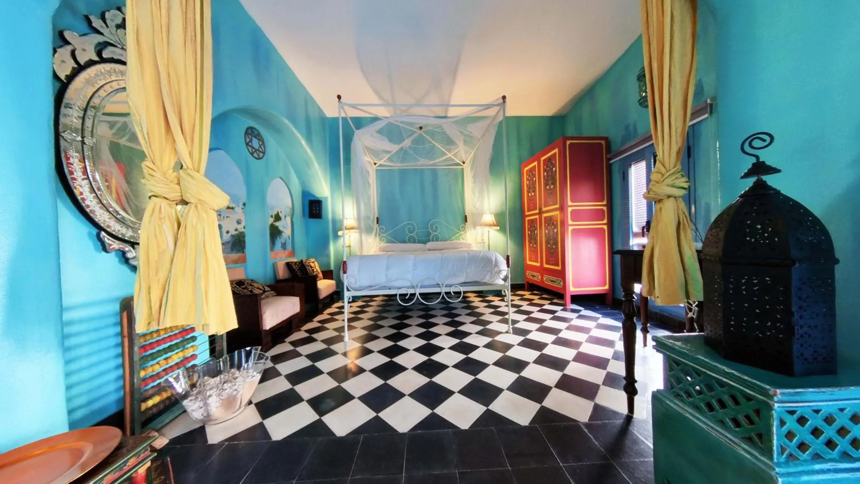 Photo of the whole room, Bed in Hotel Utopía