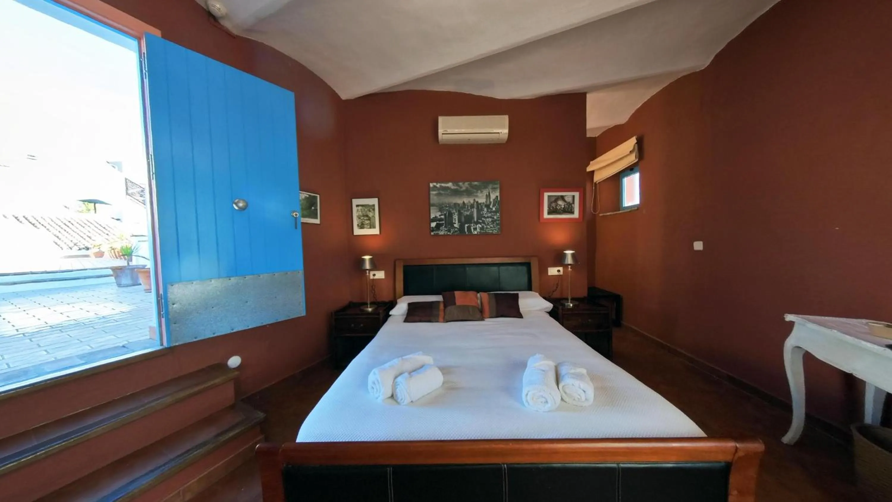 Photo of the whole room, Bed in Hotel Utopía