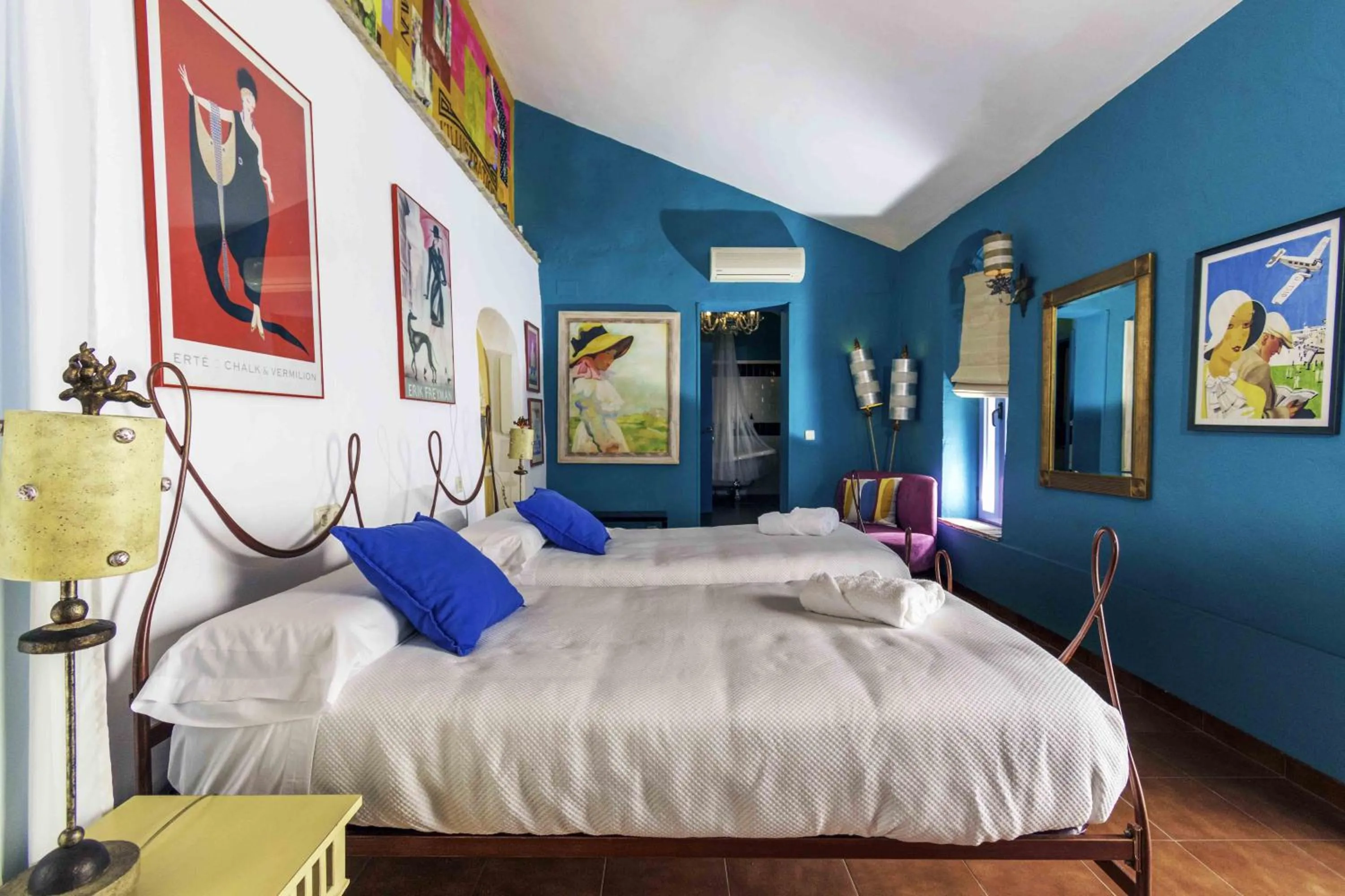 Photo of the whole room, Bed in Hotel Utopía