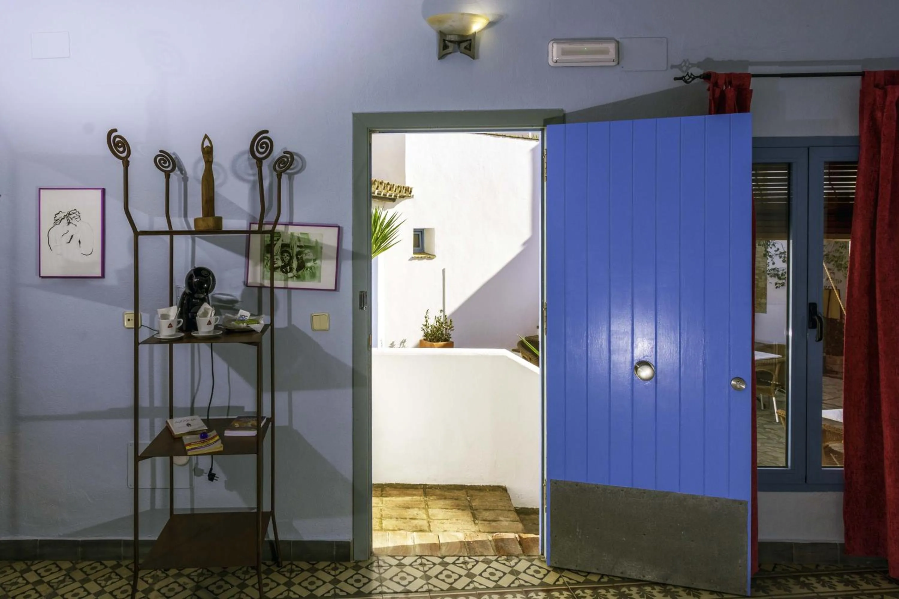 Photo of the whole room in Hotel Utopía