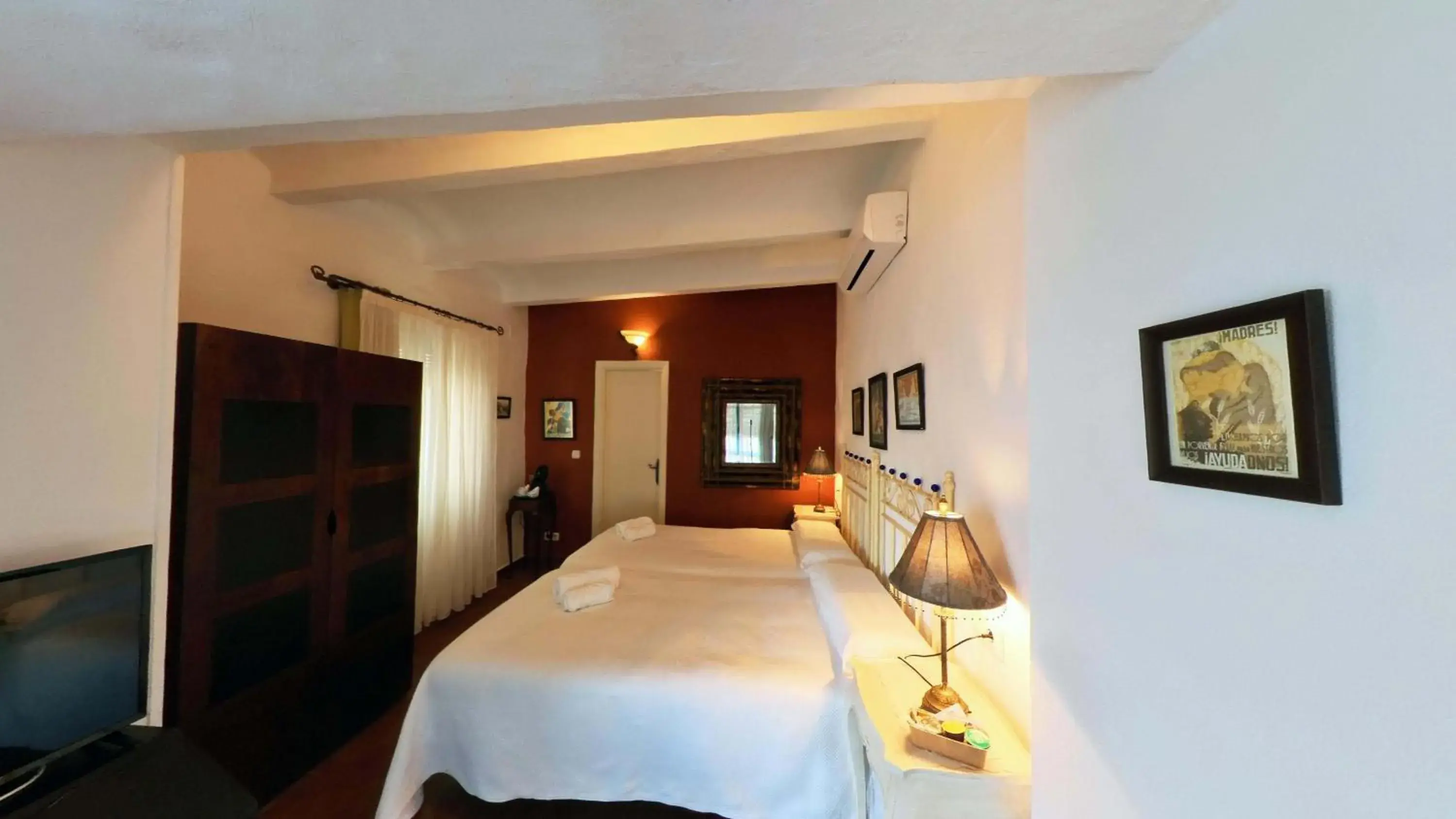 Twin Room with Private Bathroom in Hotel Utopía Twin Room with Private Bathroom in Hotel Utopía