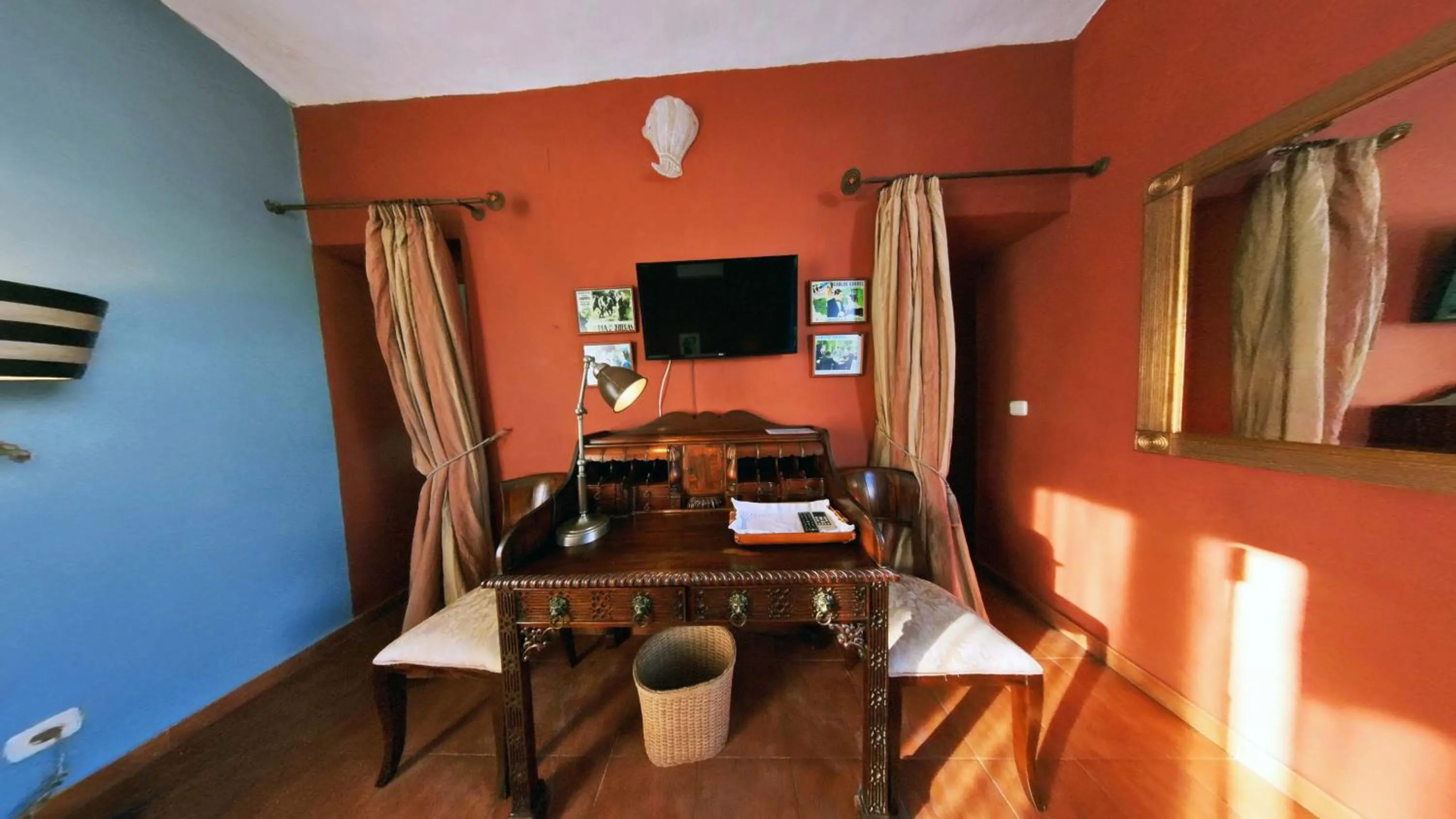 Seating area in Hotel Utopía