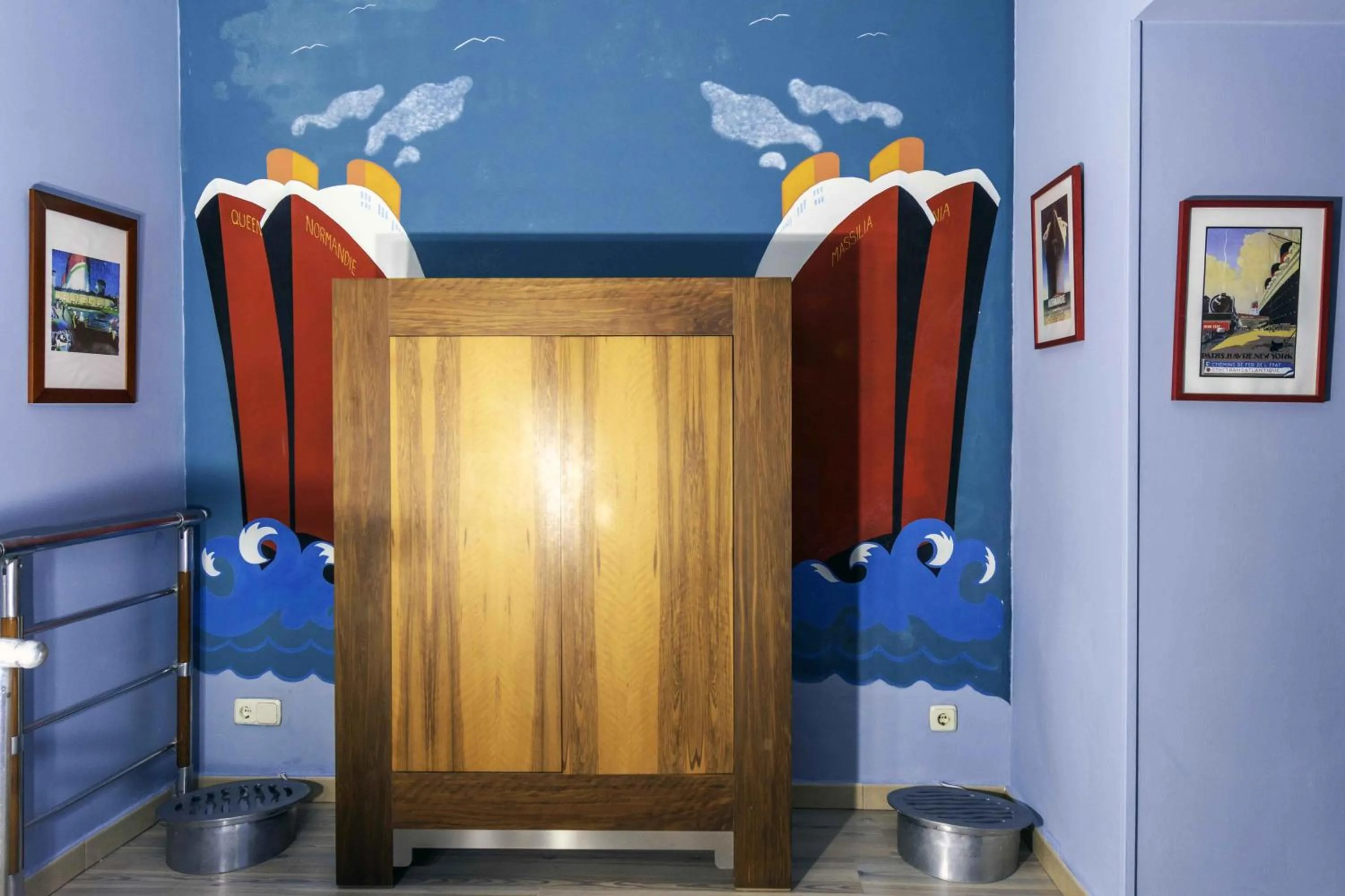 Photo of the whole room in Hotel Utopía