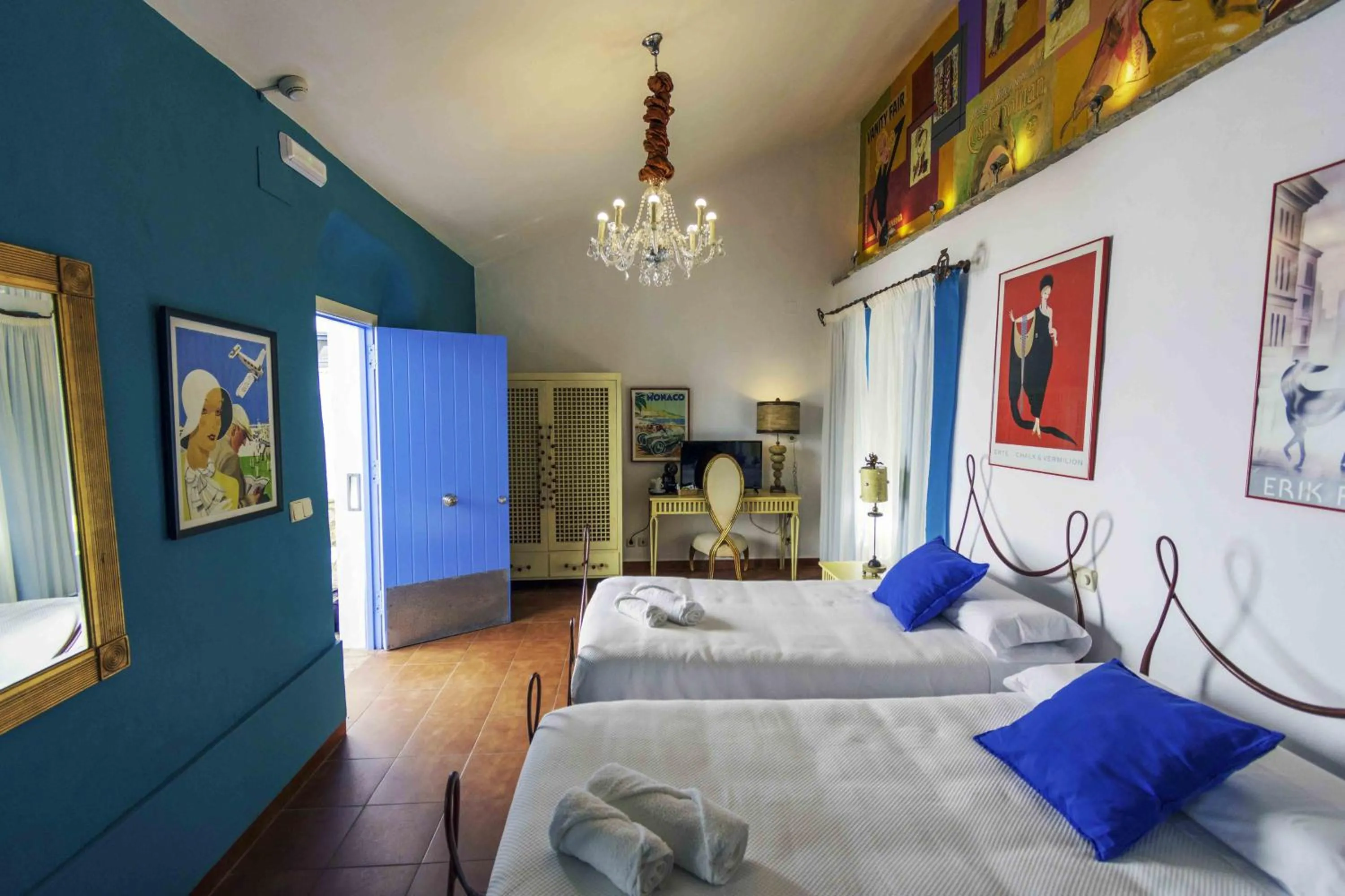 Photo of the whole room, Bed in Hotel Utopía