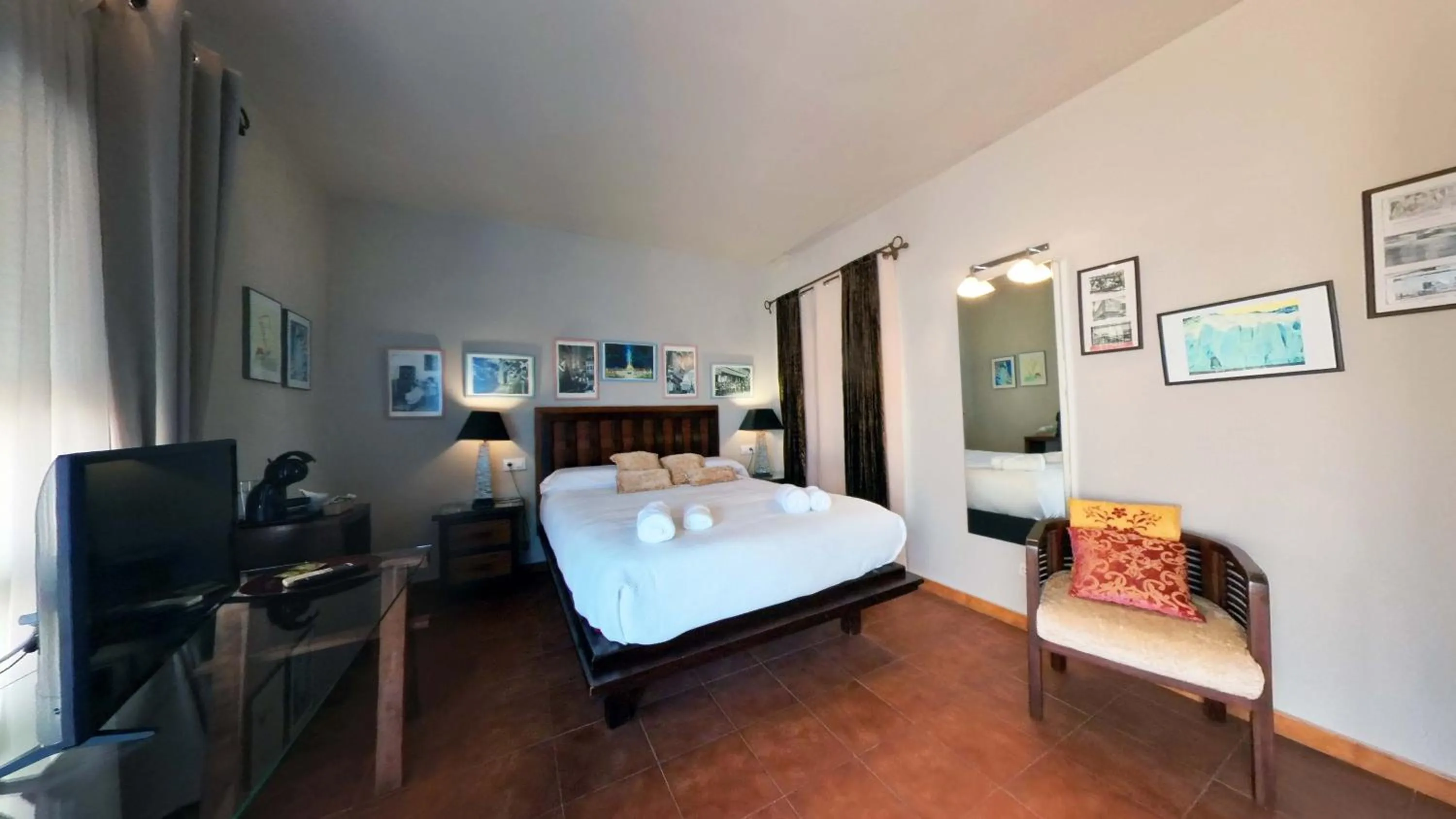 Photo of the whole room, Bed in Hotel Utopía