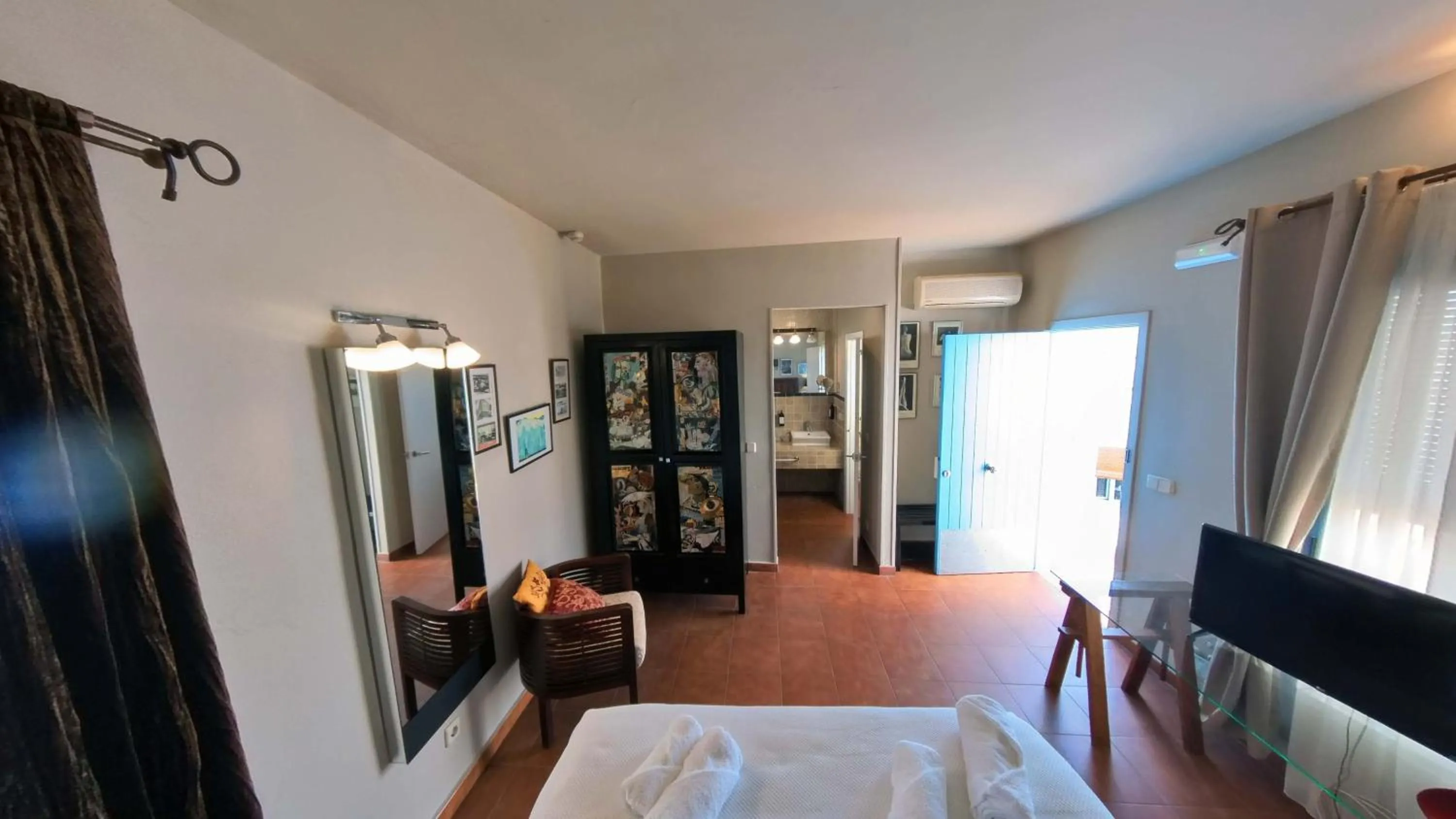 Photo of the whole room, Bed in Hotel Utopía