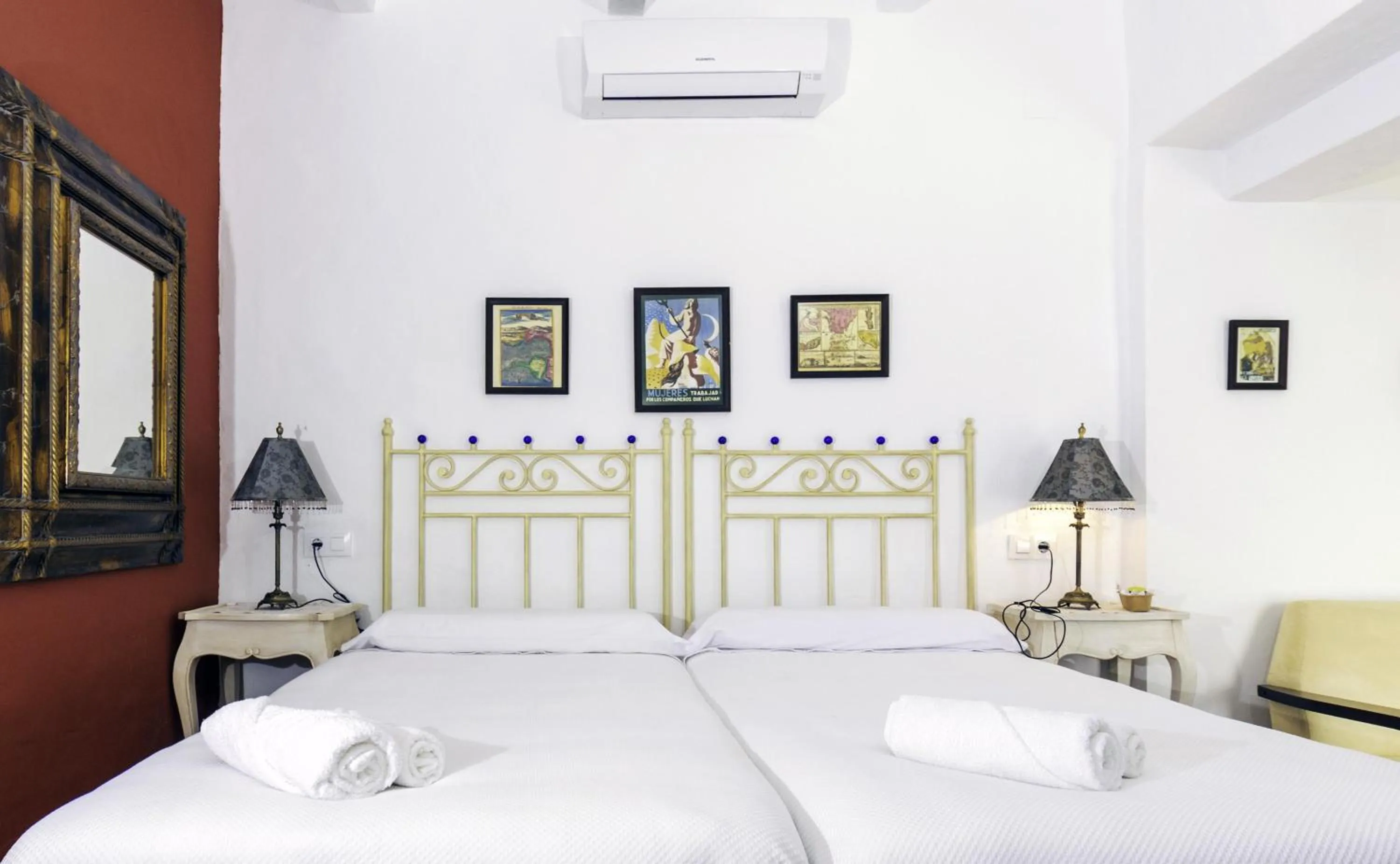 Photo of the whole room, Bed in Hotel Utopía