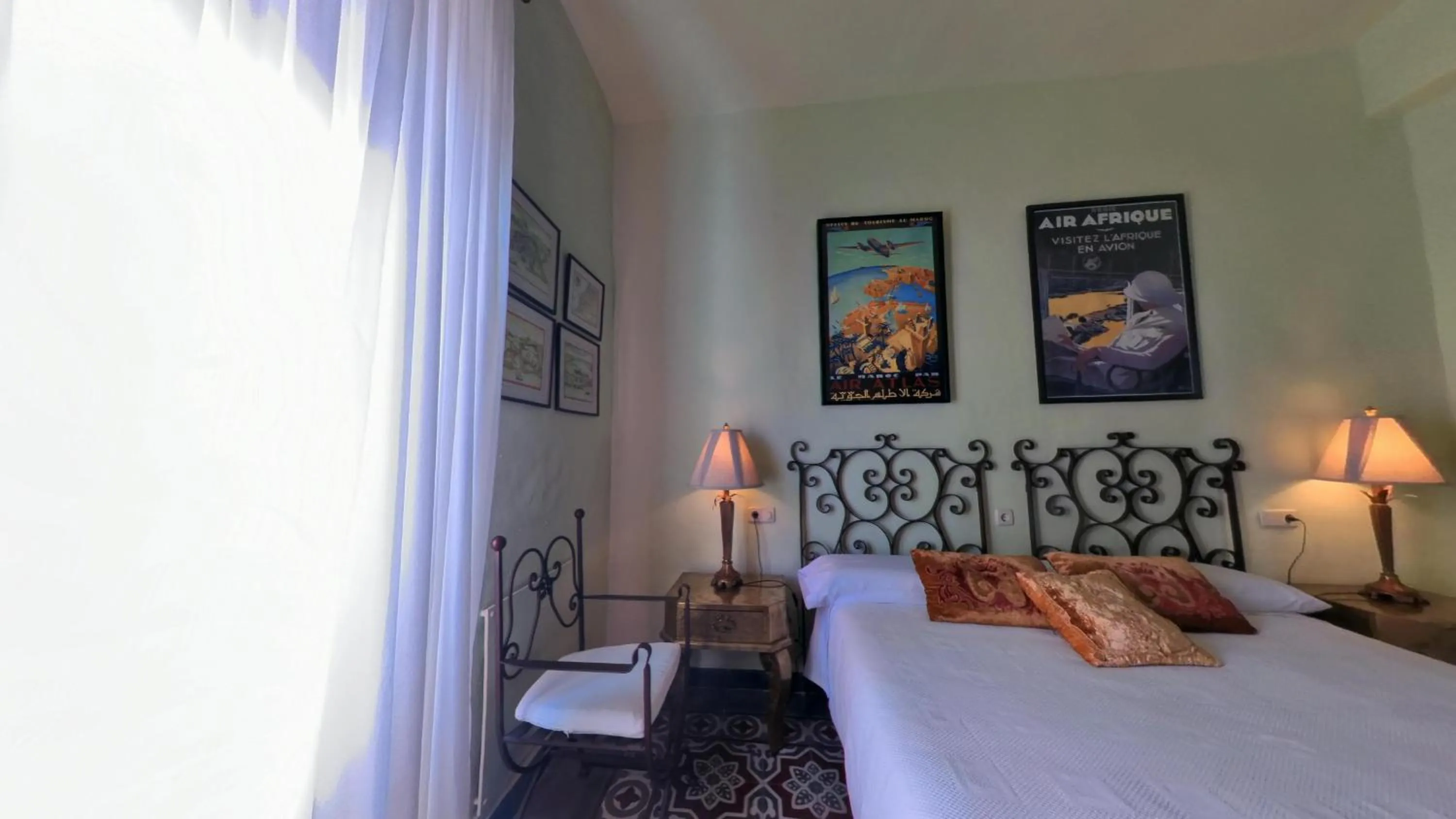 Photo of the whole room, Bed in Hotel Utopía